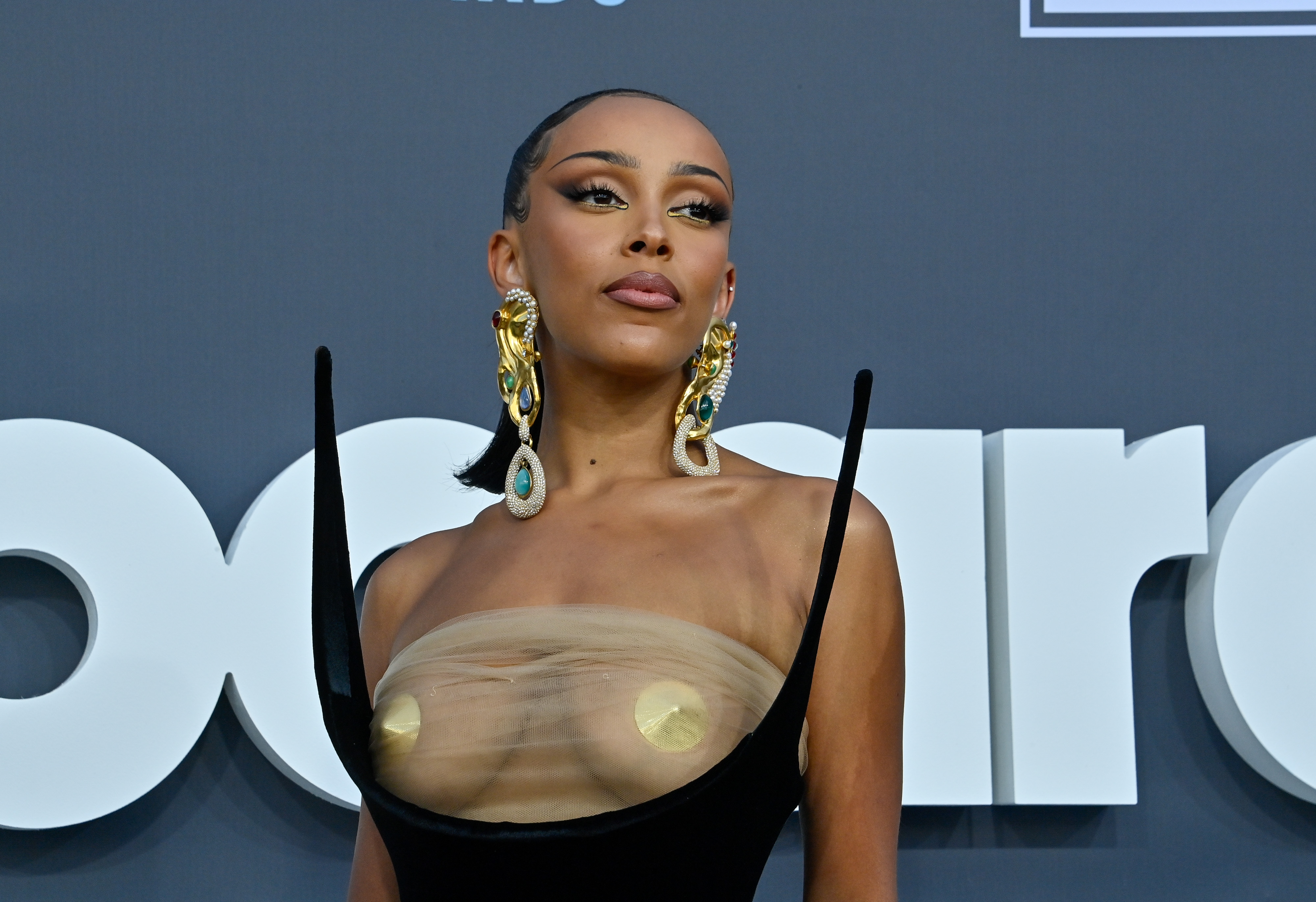 蜜桃貓朵佳萬萬沒想到自己的求愛私訊居然被公開，火冒三丈。（東方IC）