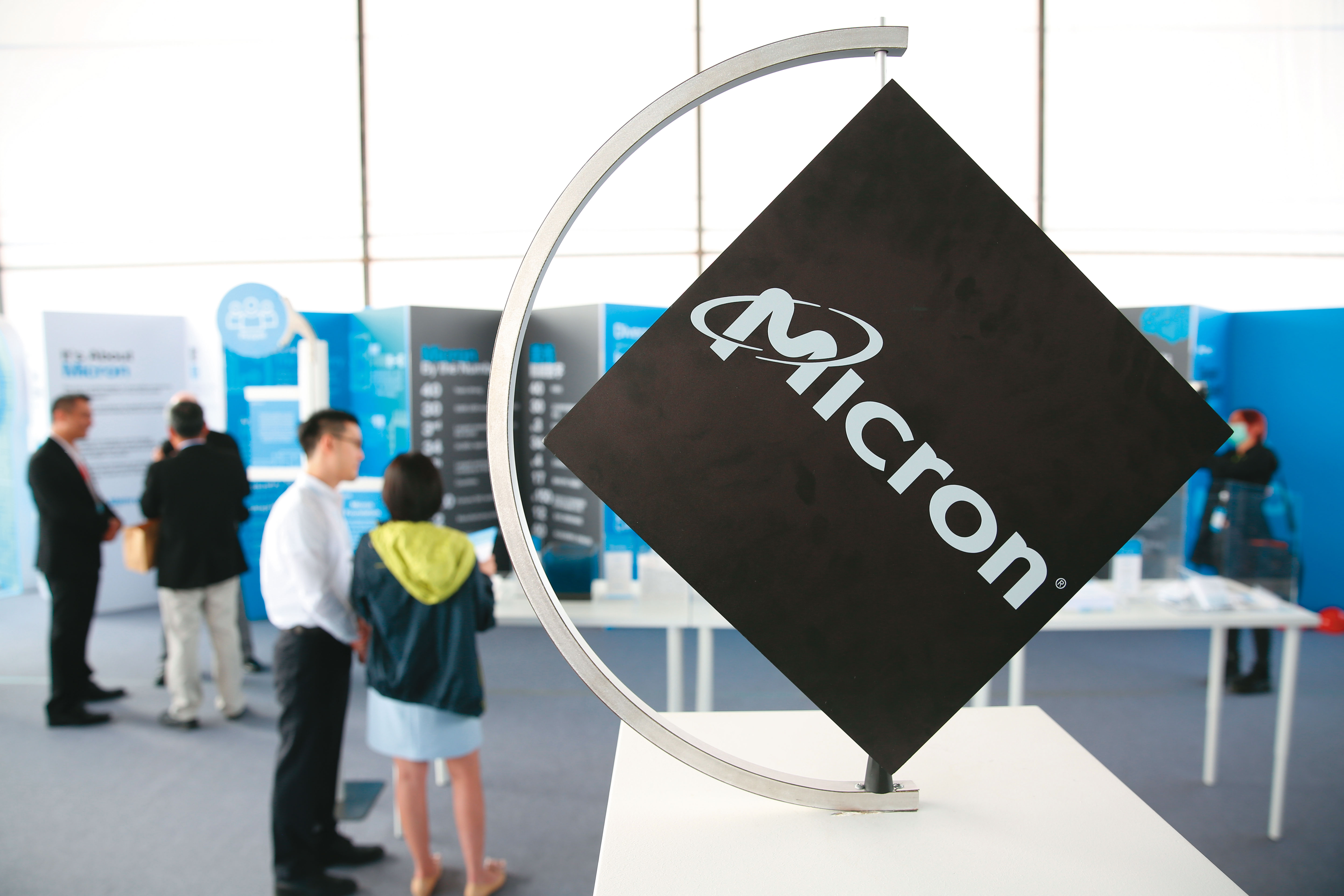 庫存問題已透過「長鞭效應」傳導至上游，近期記憶體大廠美光大幅調降財測就是一例。