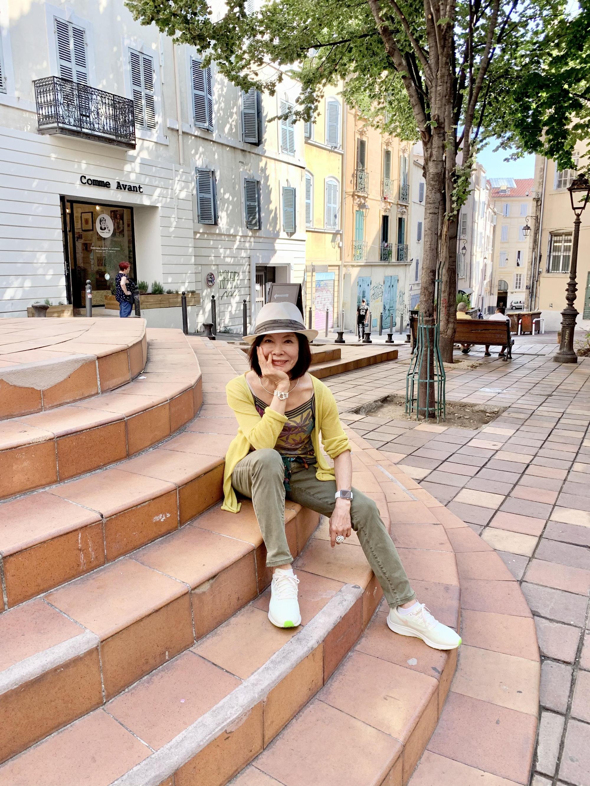 莊淑芬認為抱怨無法解決問題，面臨身心卡住的狀態，要記得抬頭看世界就有機會。（莊淑芬提供）