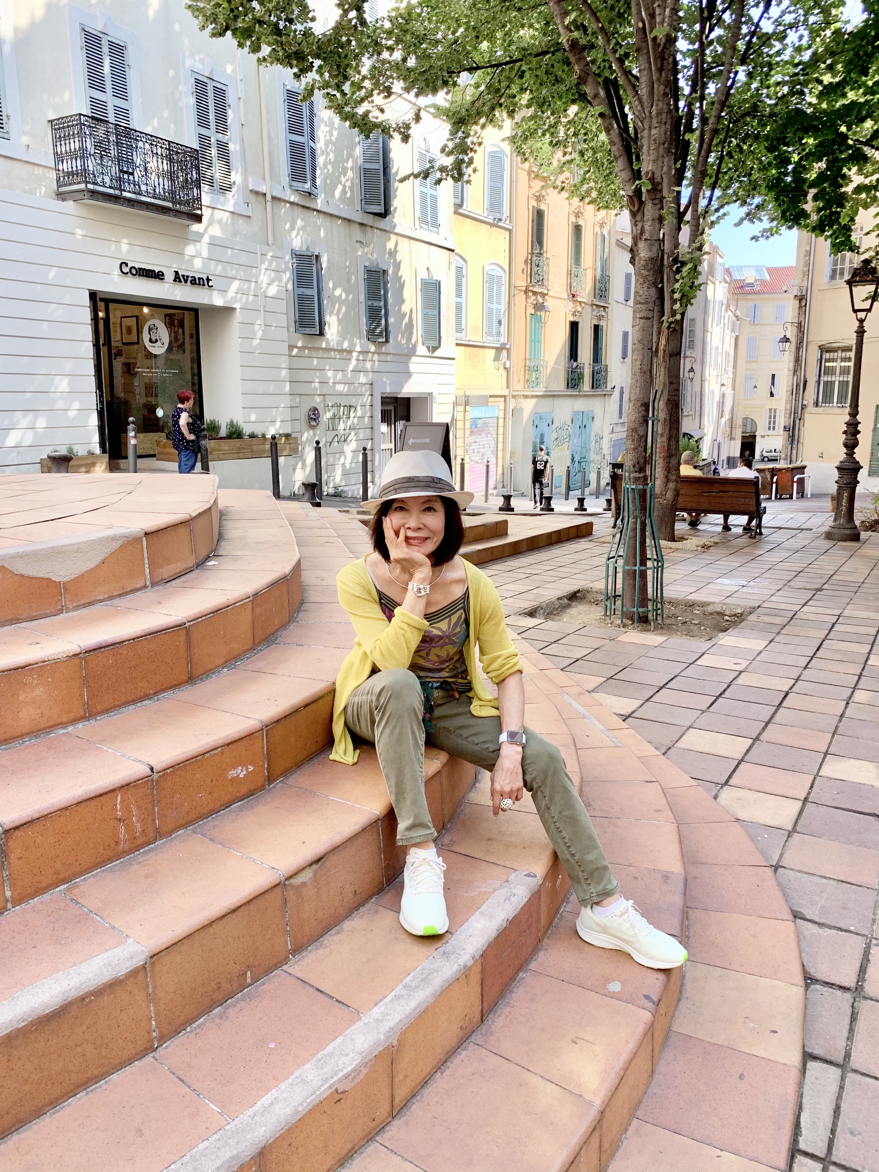 莊淑芬認為抱怨無法解決問題，面臨身心卡住的狀態，要記得抬頭看世界就有機會。（莊淑芬提供）