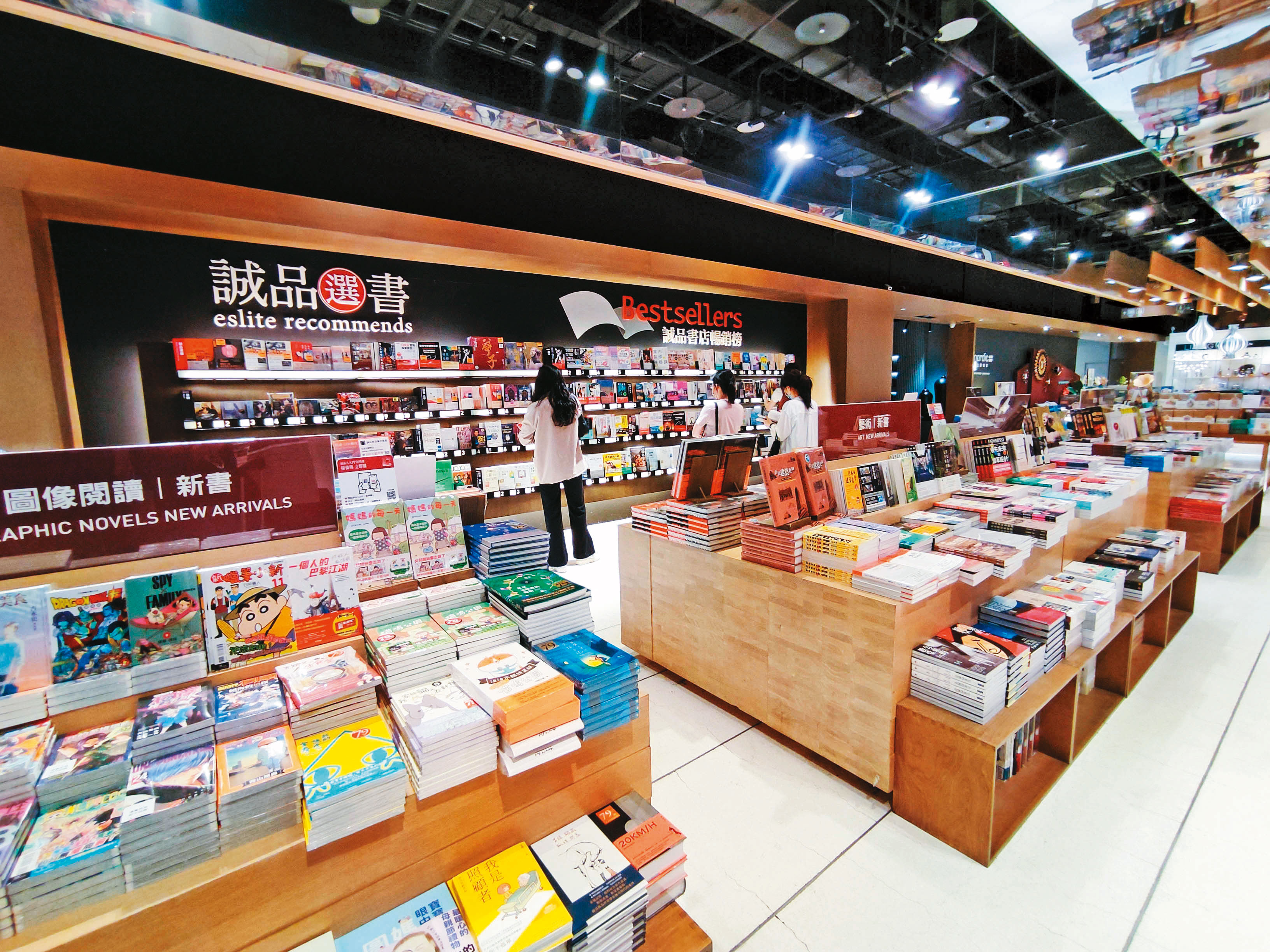 誠品信義店是全球最大繁體中文書店,穩坐誠品「店王」寶座。