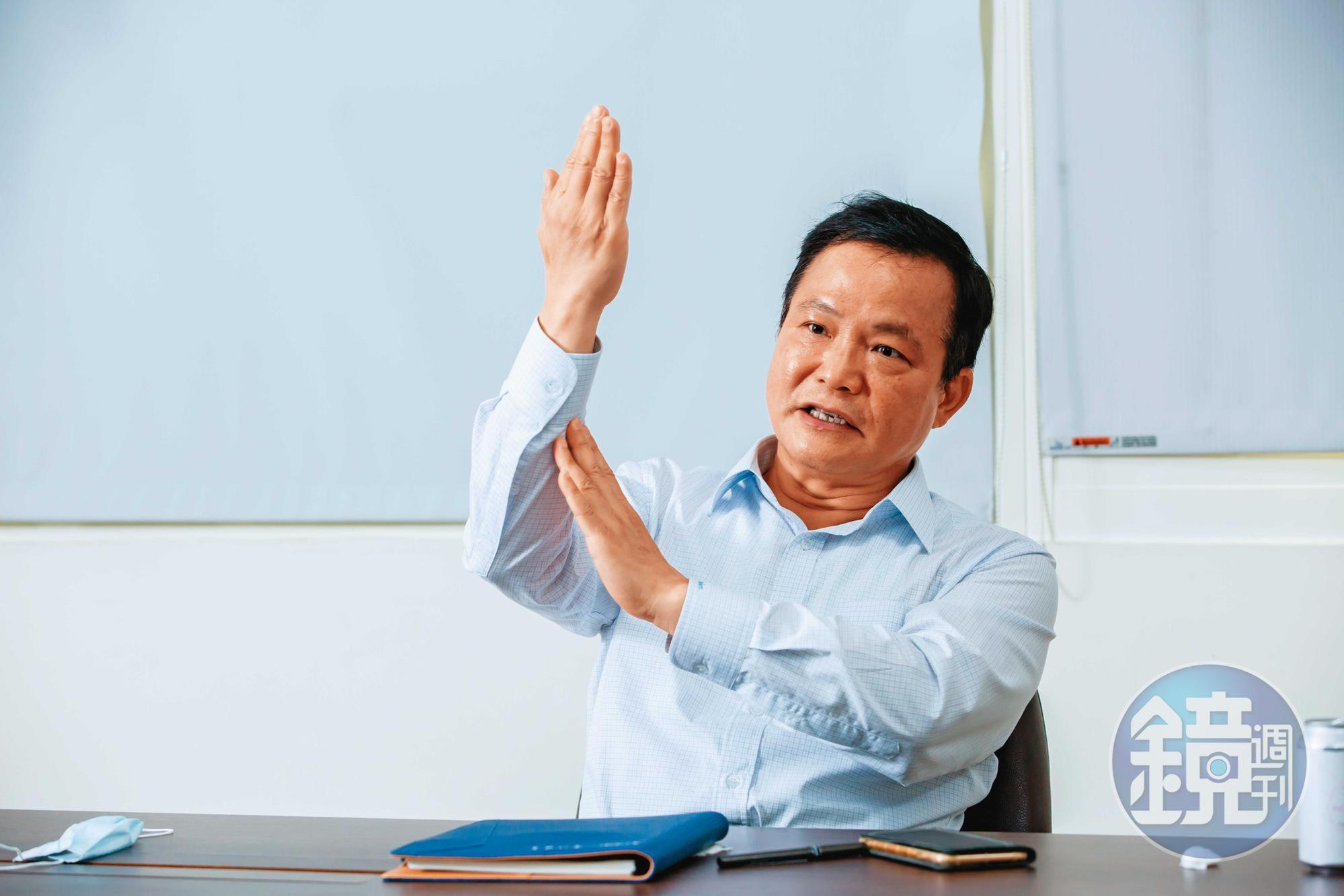 上緯淡出風場經營後，董事長蔡朝陽專注於風機葉片可回收材料開發，期能在產業大洗牌下勝出。