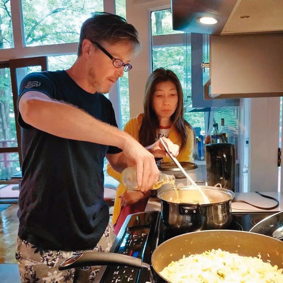 憶及當初剛交往,友人曾說夏克立「人真的很好,娶黃嘉千真的不是看她外表,就是愛她,心地很善良,是看內在的外國人。」(翻攝自xuakeli IG)