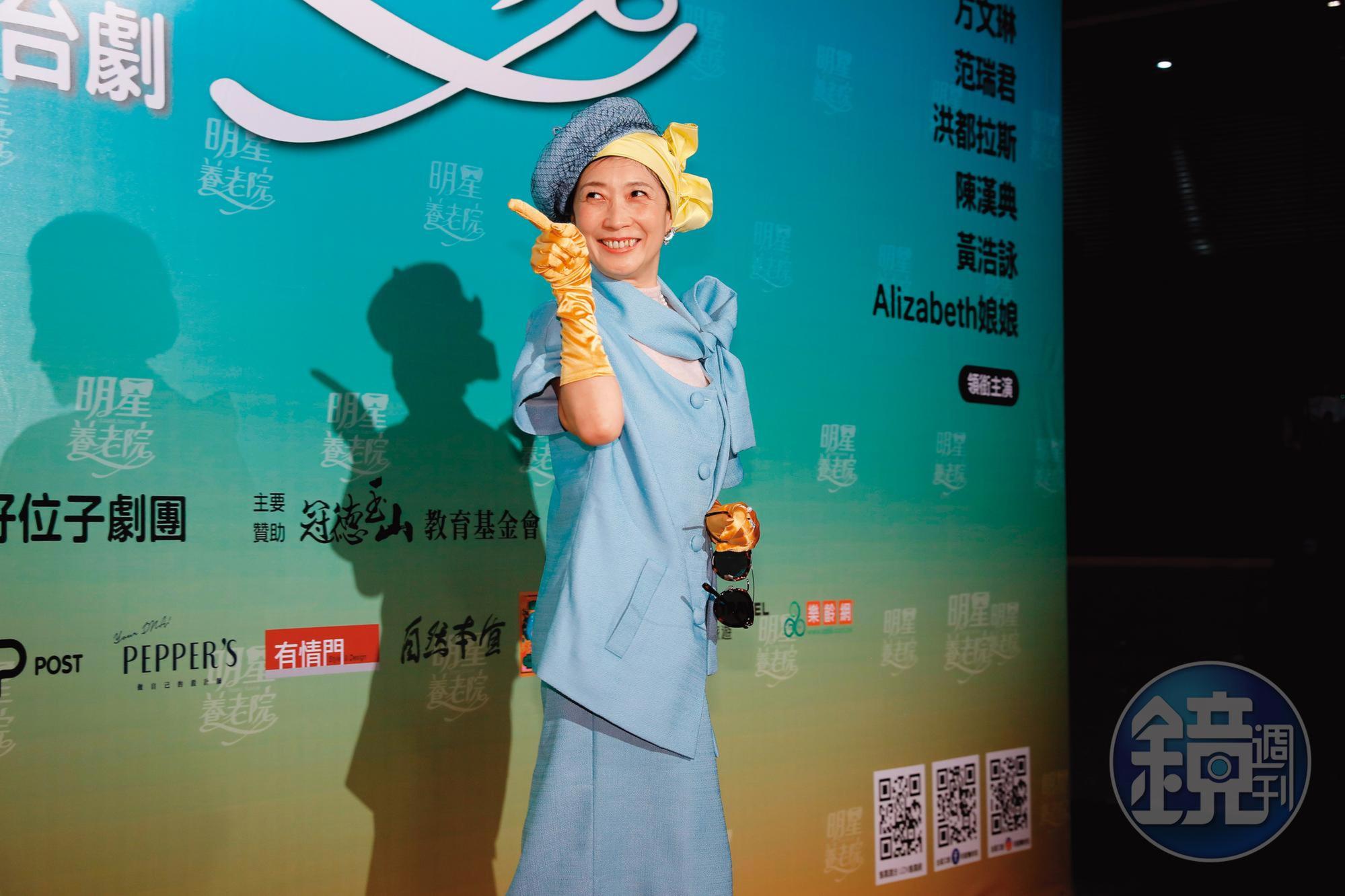 為了多陪家人,黃嘉千選擇多接演舞台劇,較能自由掌控時間,但婚姻依舊失敗了。