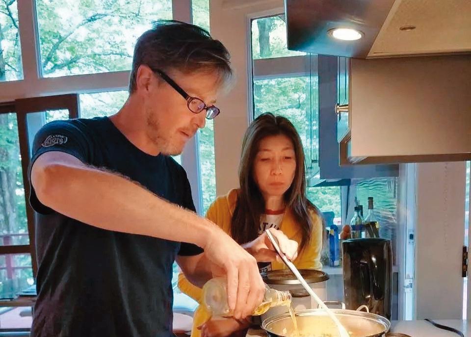 憶及當初剛交往,友人曾說夏克立「人真的很好,娶黃嘉千真的不是看她外表,就是愛她,心地很善良,是看內在的外國人。」(翻攝自xuakeli IG)