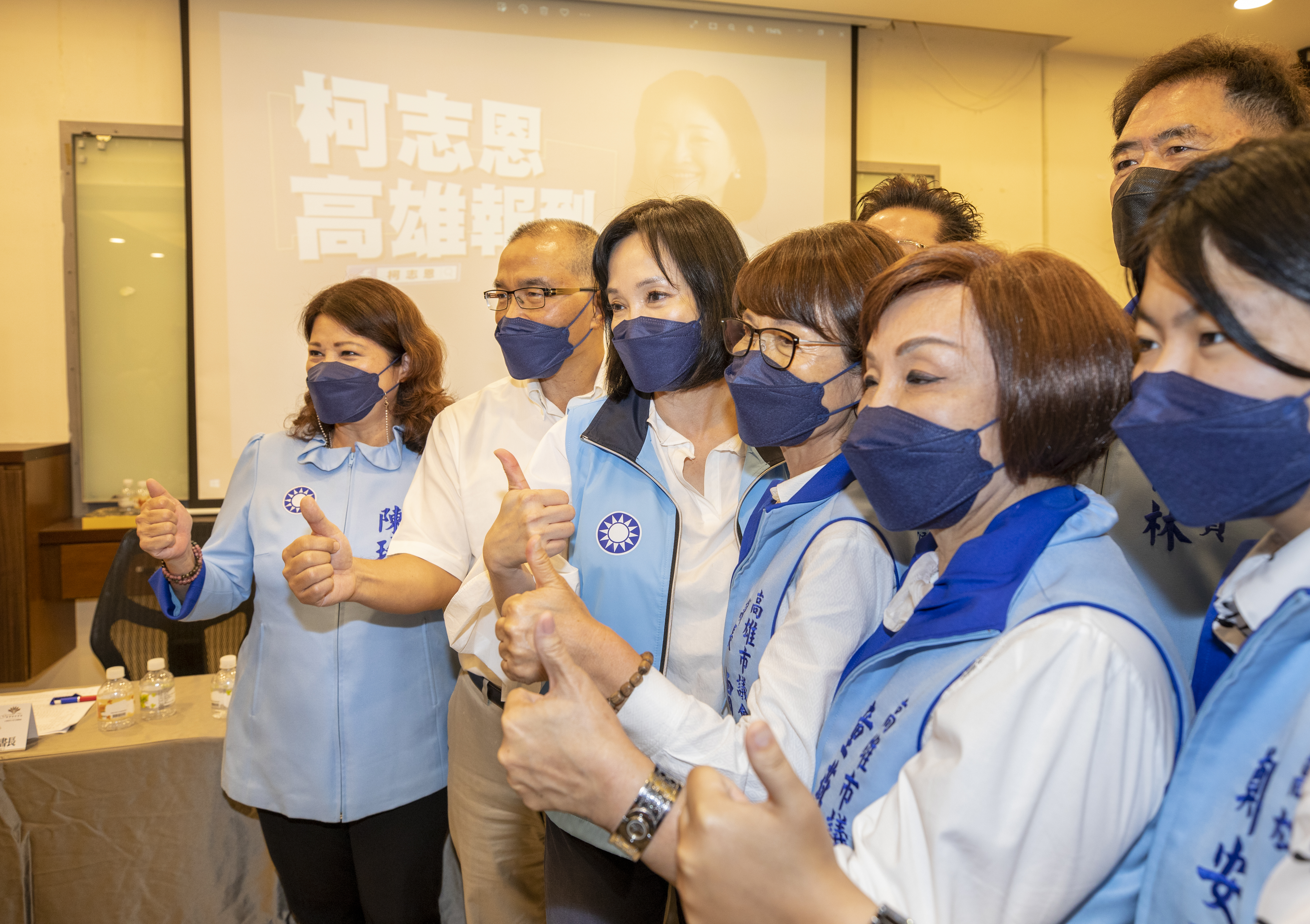 柯志恩（中）代表國民黨參選高雄市長，前副市長葉匡時（左2）將擔任她的競選主委。