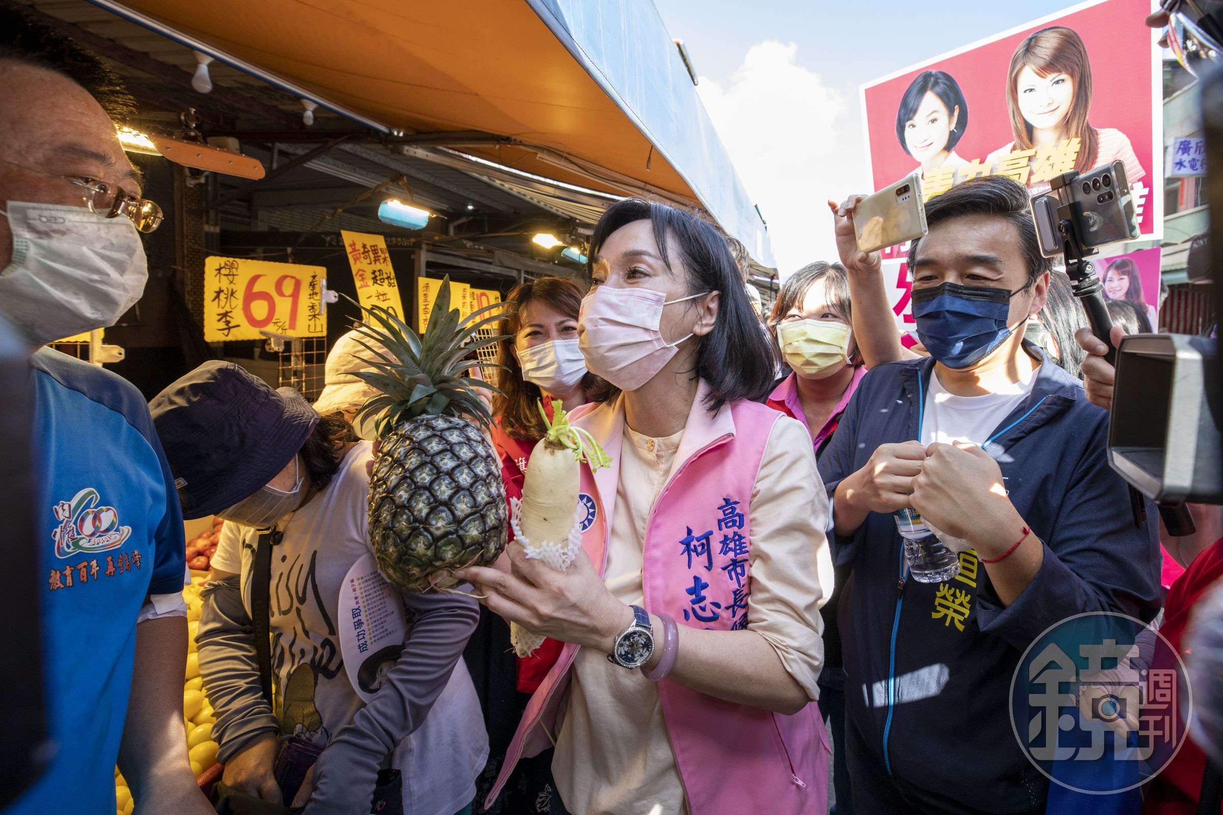 柯志恩近日搬到高雄展開競選工作，勤跑地方行程。
