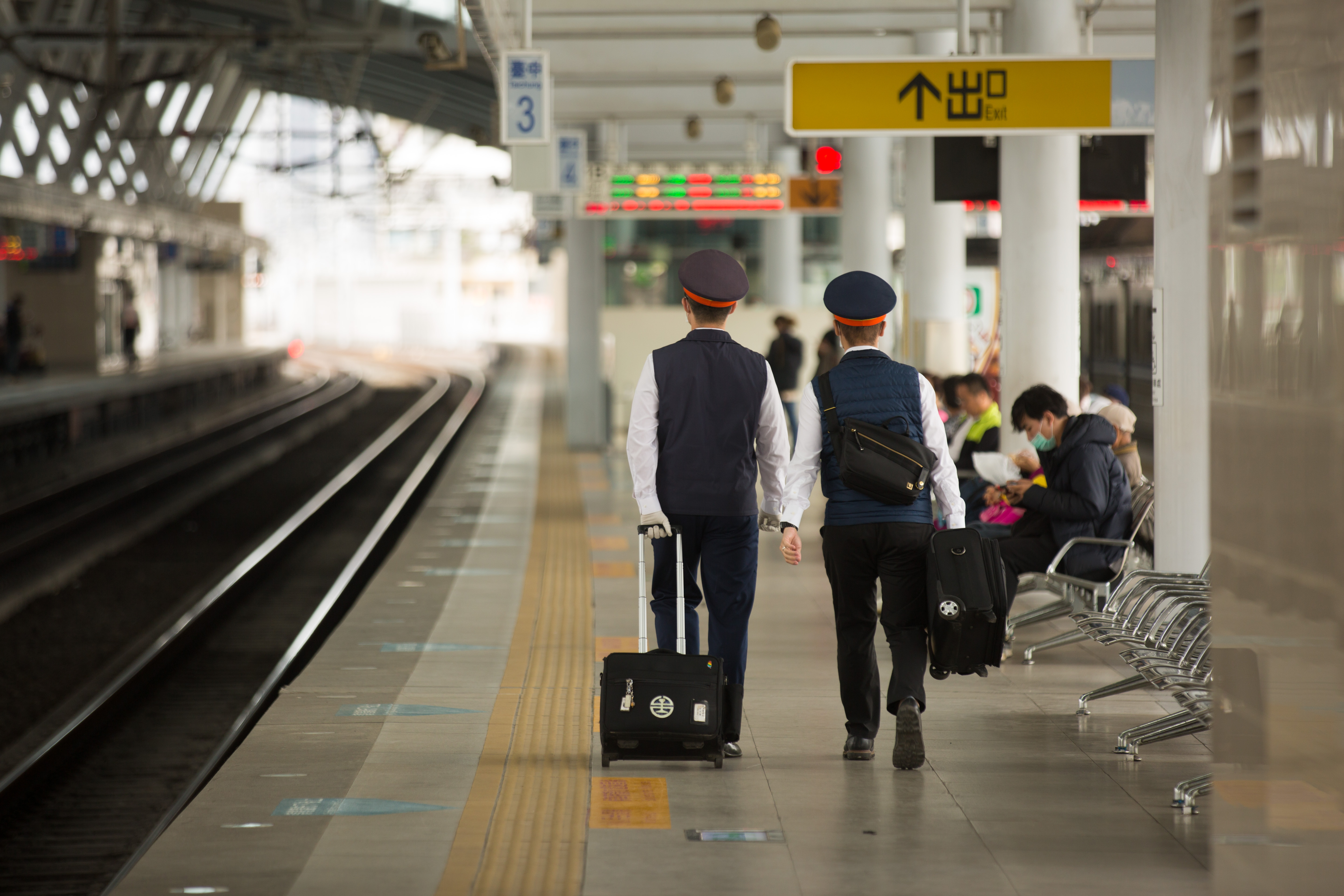 台鐵工會呼籲資方正視替台鐵全員調薪5成的訴求，否則將發動中秋節不加班。（本刊資料照）