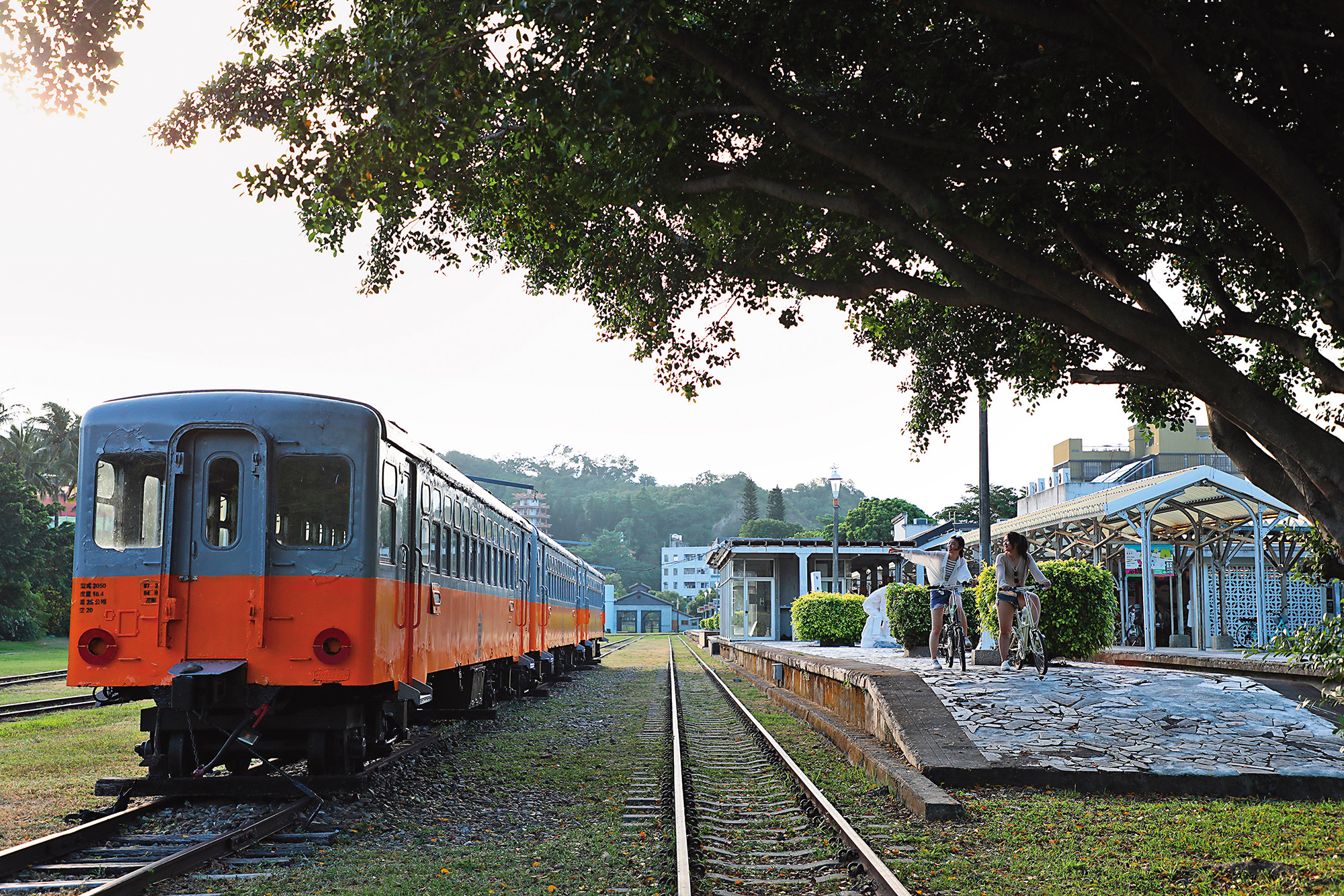 阿度規劃的「軌迷心竅」自行車路線，終點站是鐵道藝術村。 