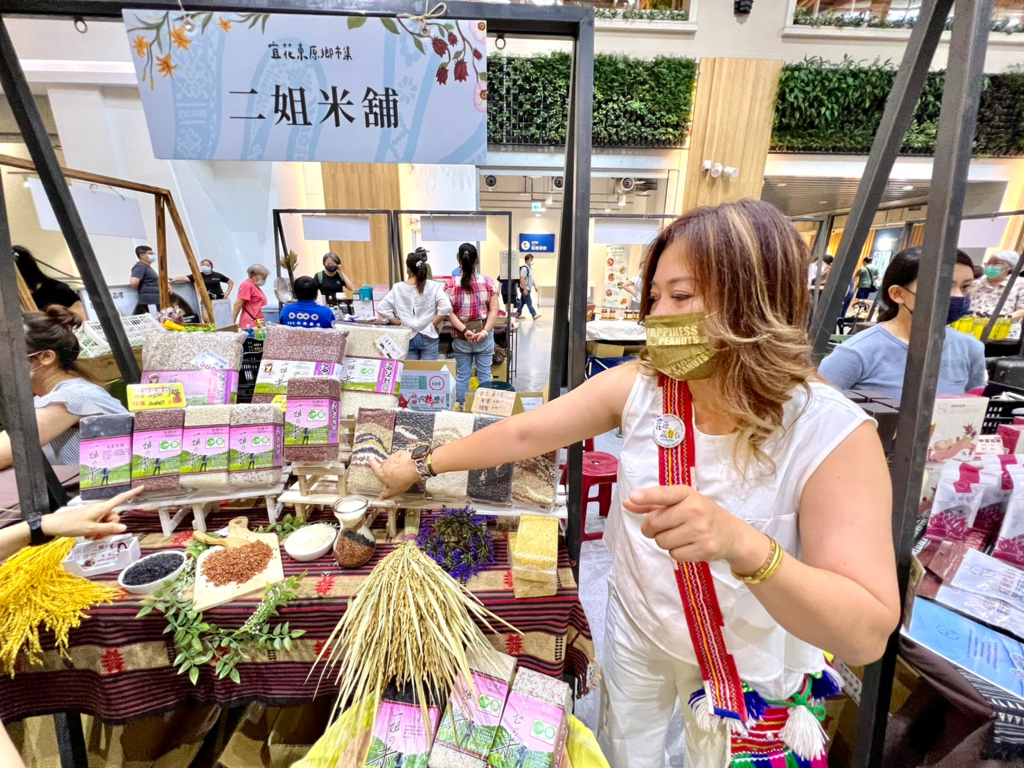 「二姐米舖」的彩色米香氣和口感都表現出色。