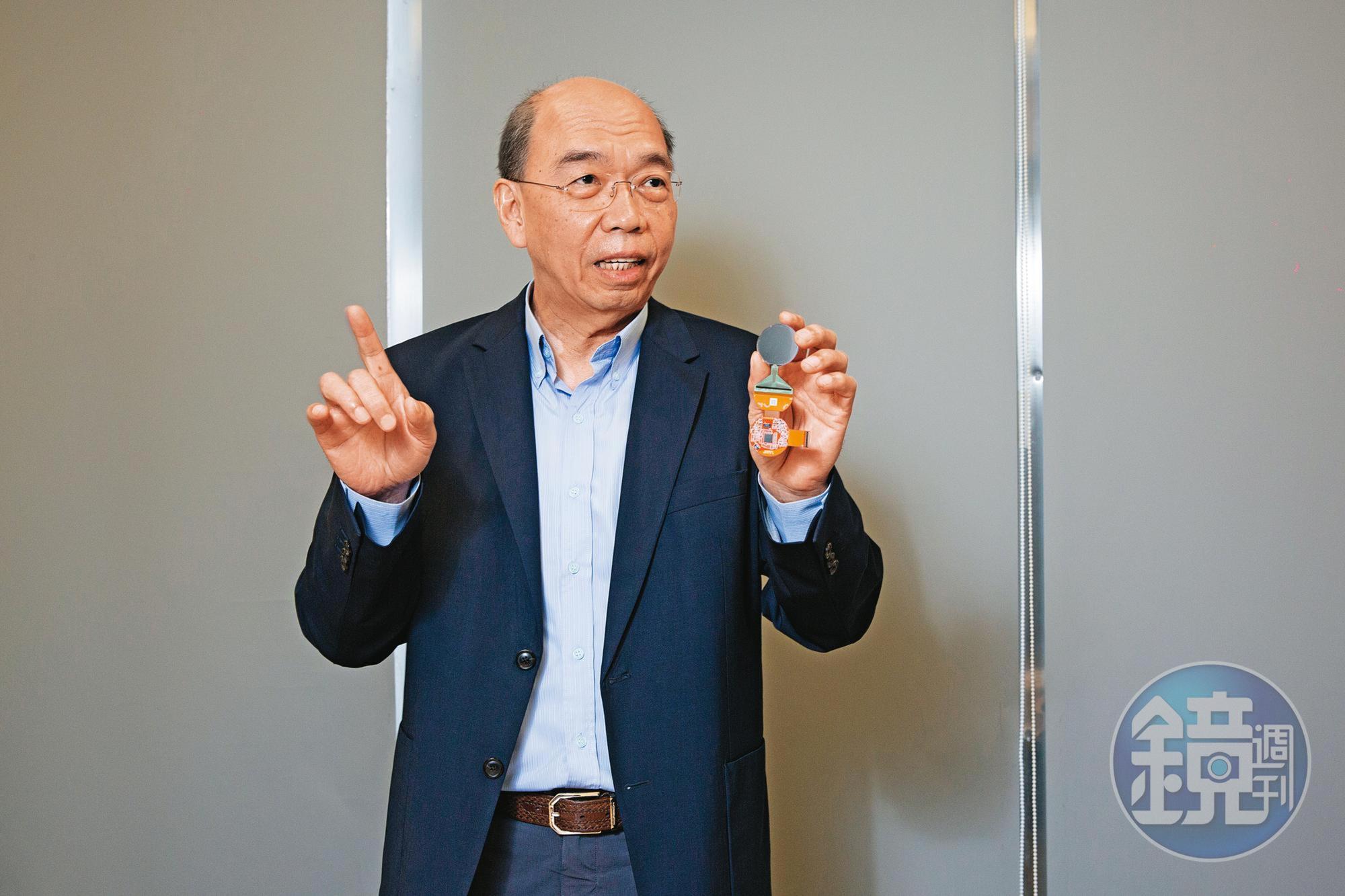 回憶起奇景光電進軍車用面板驅動IC的過往，素來十分低調的執行長吳炳昌笑說：「這根本是奇蹟！」