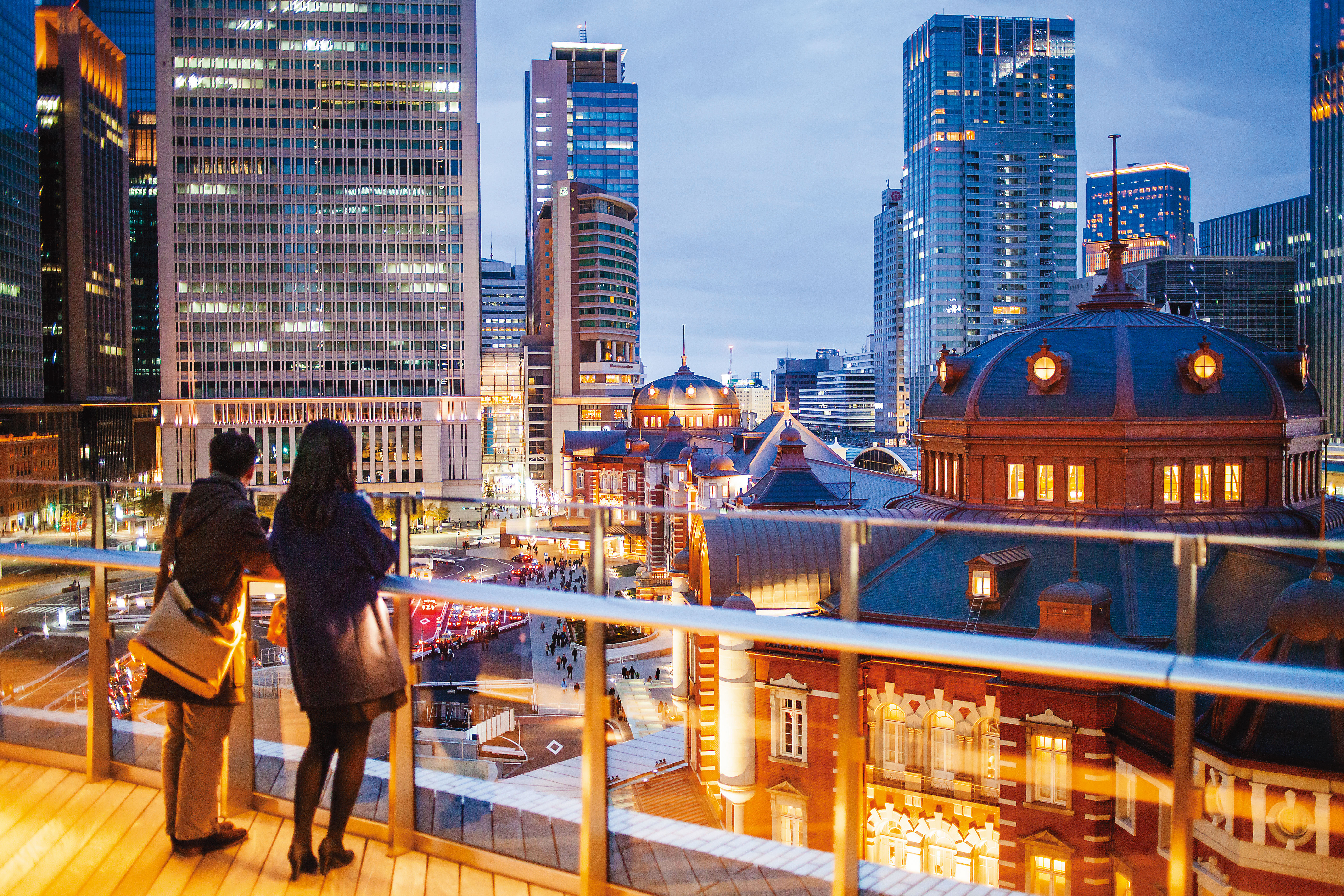 台灣的《都市更新條例》參考日本法令為依據，可惜只學半套。圖為都更後的日本東京車站周邊部分景觀。（達志影像）