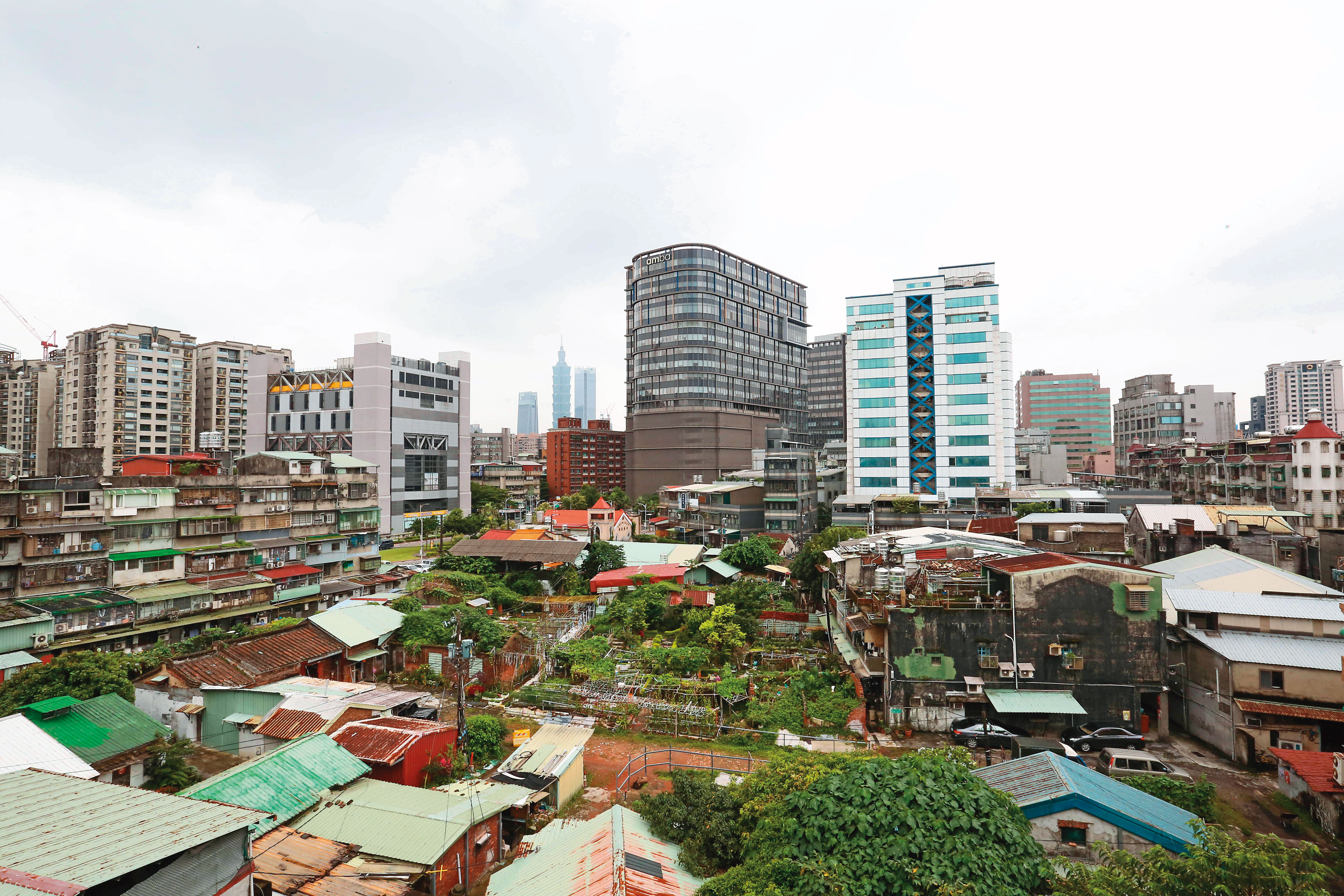 危老重建迫在眉睫，都更之路卻夾雜人性課題窒礙難行，在大台北都會區有如難解的死結。