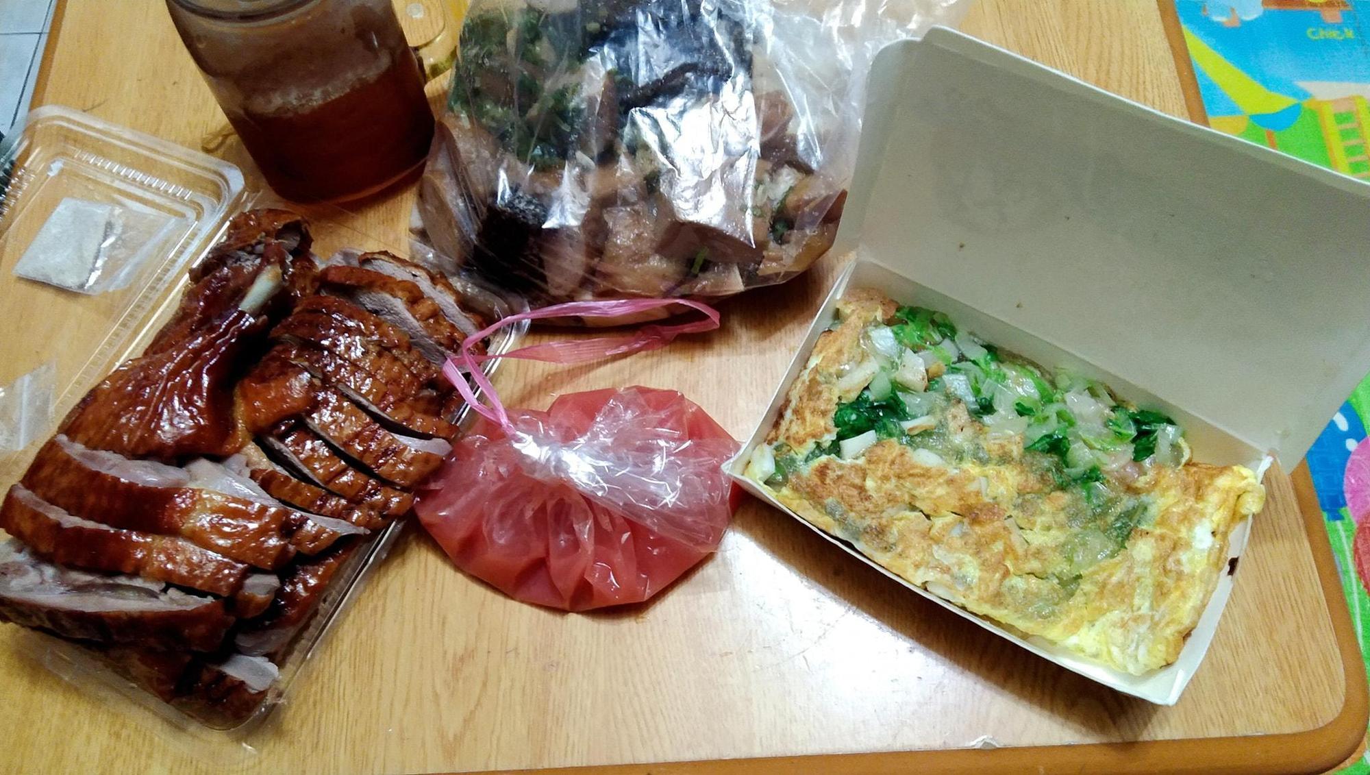 有位網友晚餐原本只打算在100元內解決，結果才跑到菜市場裡逛逛，不小心就花了600多元。（翻攝自爆廢公社）