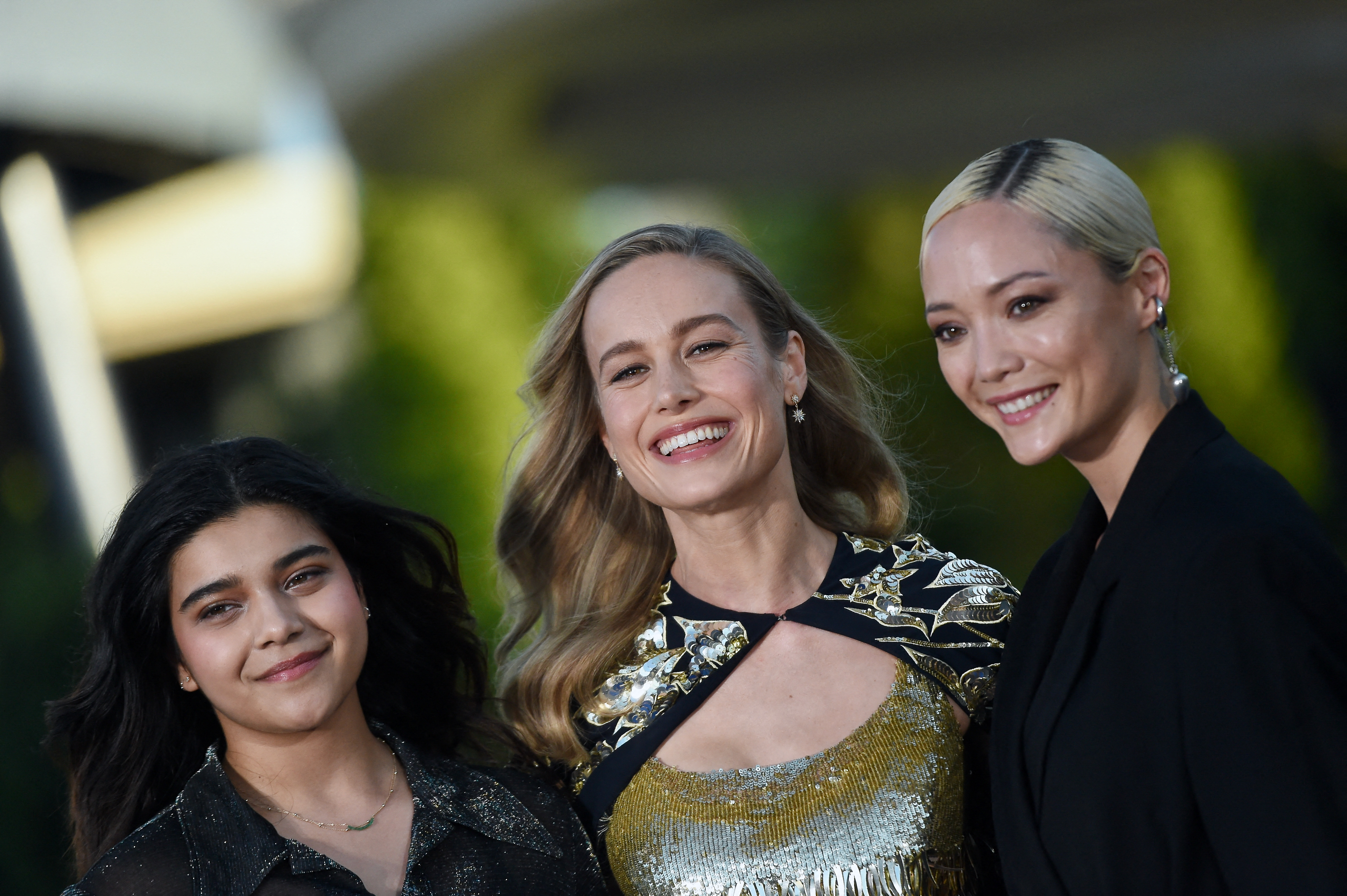 「驚奇少女」伊曼維拉尼（左起）、「驚奇隊長」布麗拉森、「螳螂女」龐克萊門捷夫，成為巴黎迪士尼樂園漫威復仇者聯盟園區的嘉賓。（東方IC）