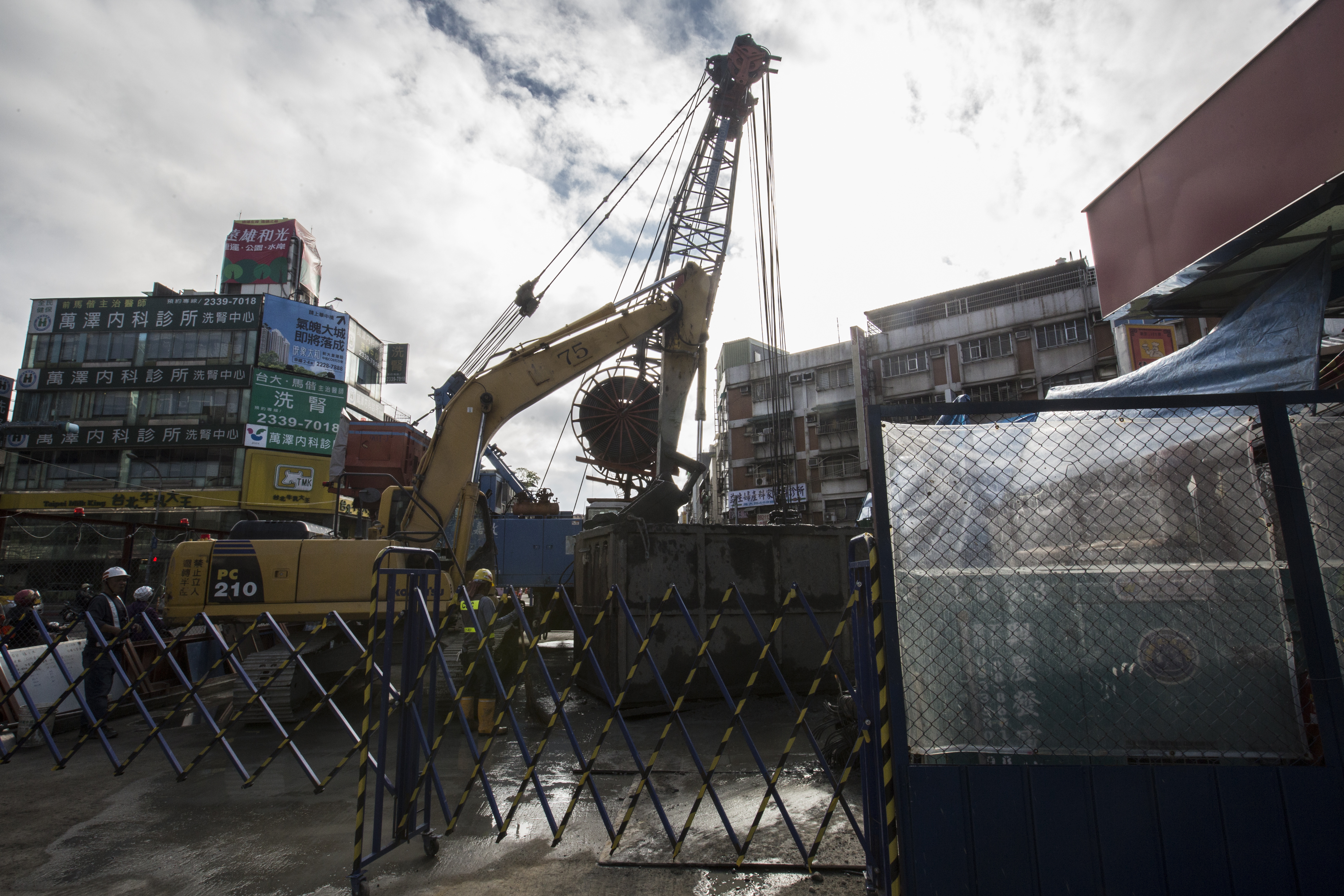 捷運萬大線發生工人墜樓意外，送醫後仍不幸身亡。（示意圖，本刊資料照）