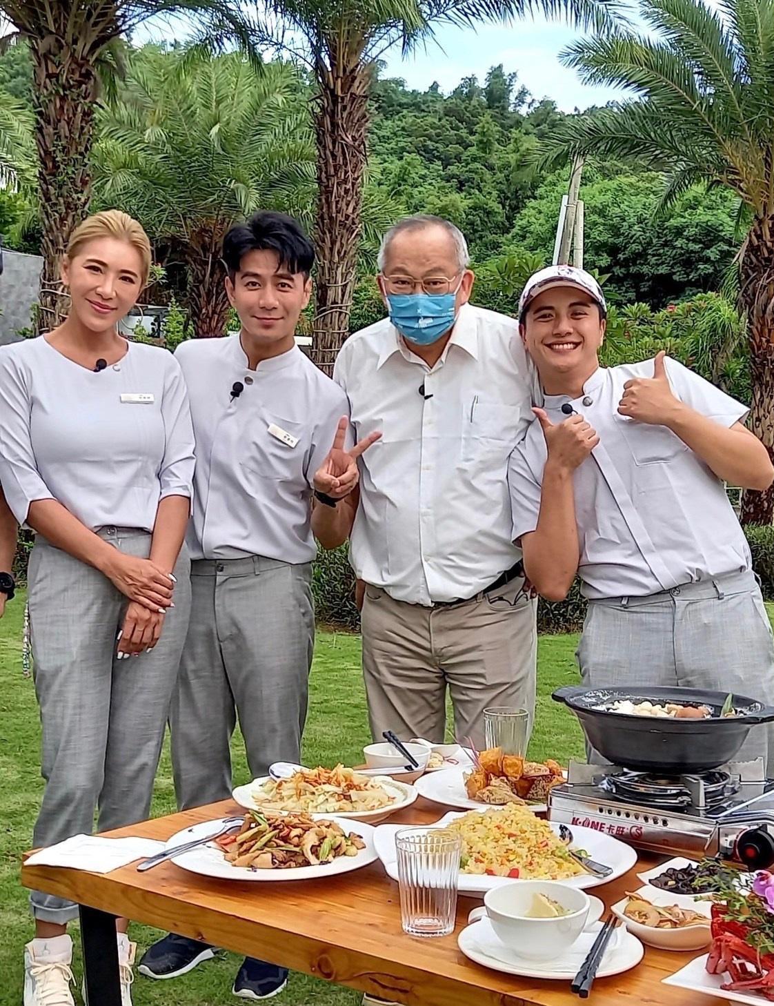 「夏日熱鬪」開跑（左起）小禎、郭彥均、曾子余體驗打工換宿。（TVBS提供）