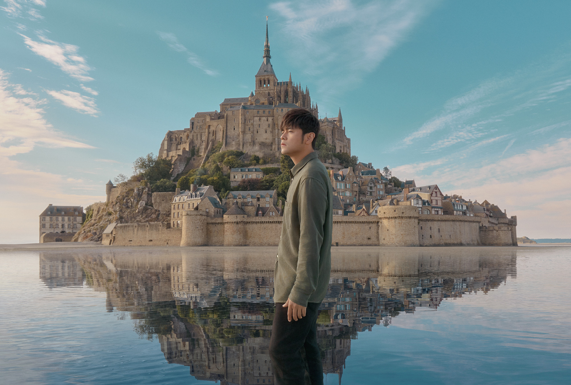 周杰倫專輯封面也是在法國素有「天空之城」美譽的聖米歇爾山實地拍攝。（JVR提供）
