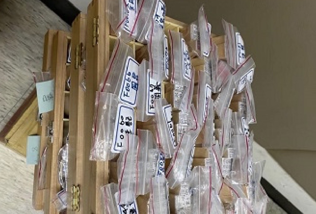 查扣的偽造印鑑。（移民署提供）