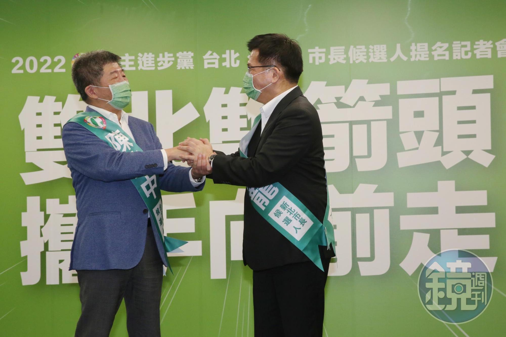陳時中(左)、林佳龍今同台,接受蔡英文提名參選雙北市長。