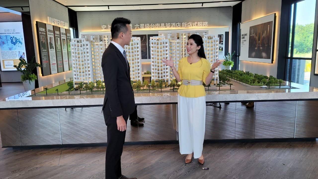 方妤經常受邀為豪宅建案拍攝賞屋影片。(方妤提供)