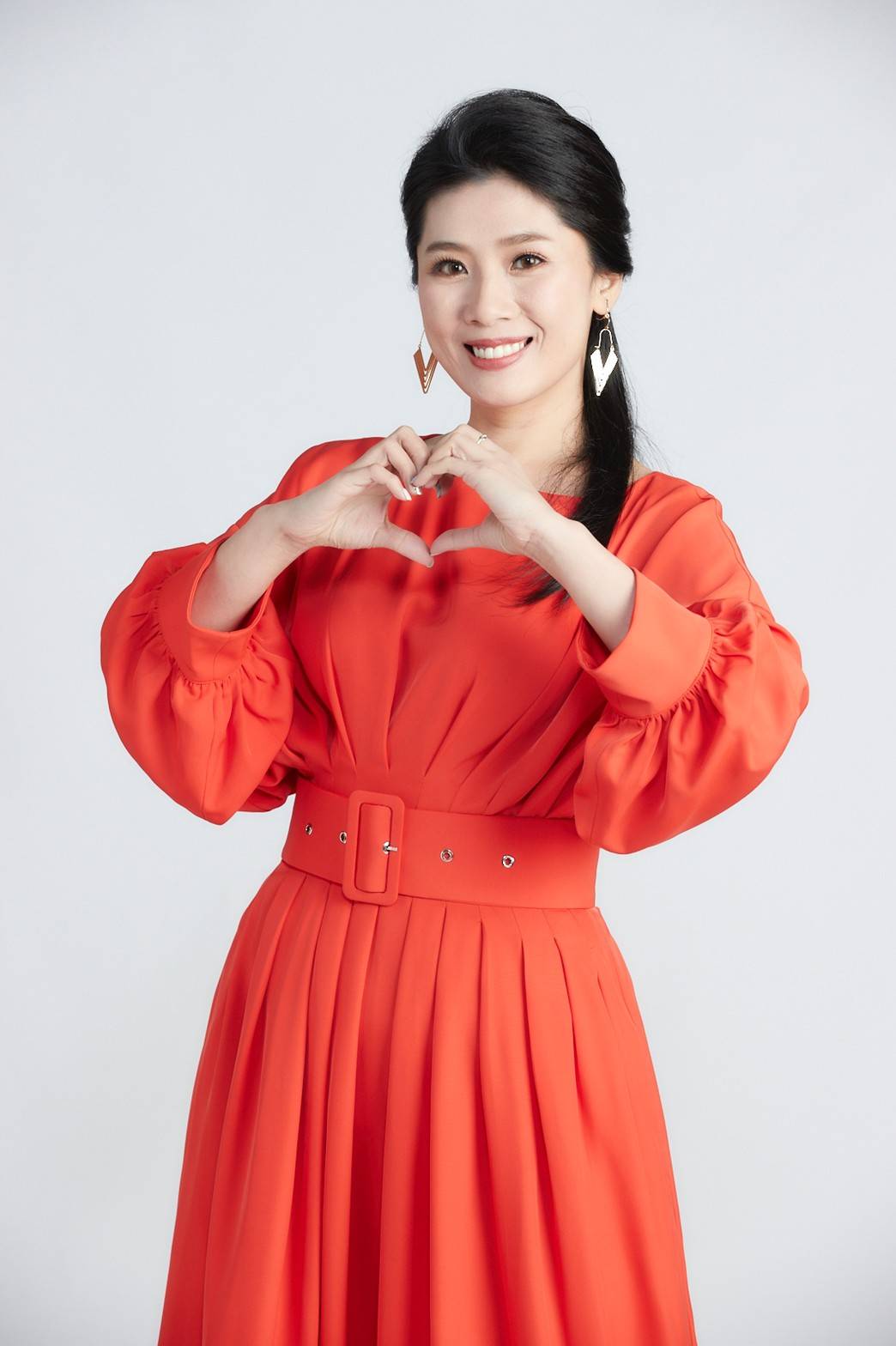 前東森購物專家方妤，日前卸下購物專家身分轉戰地產達人。（方妤提供）