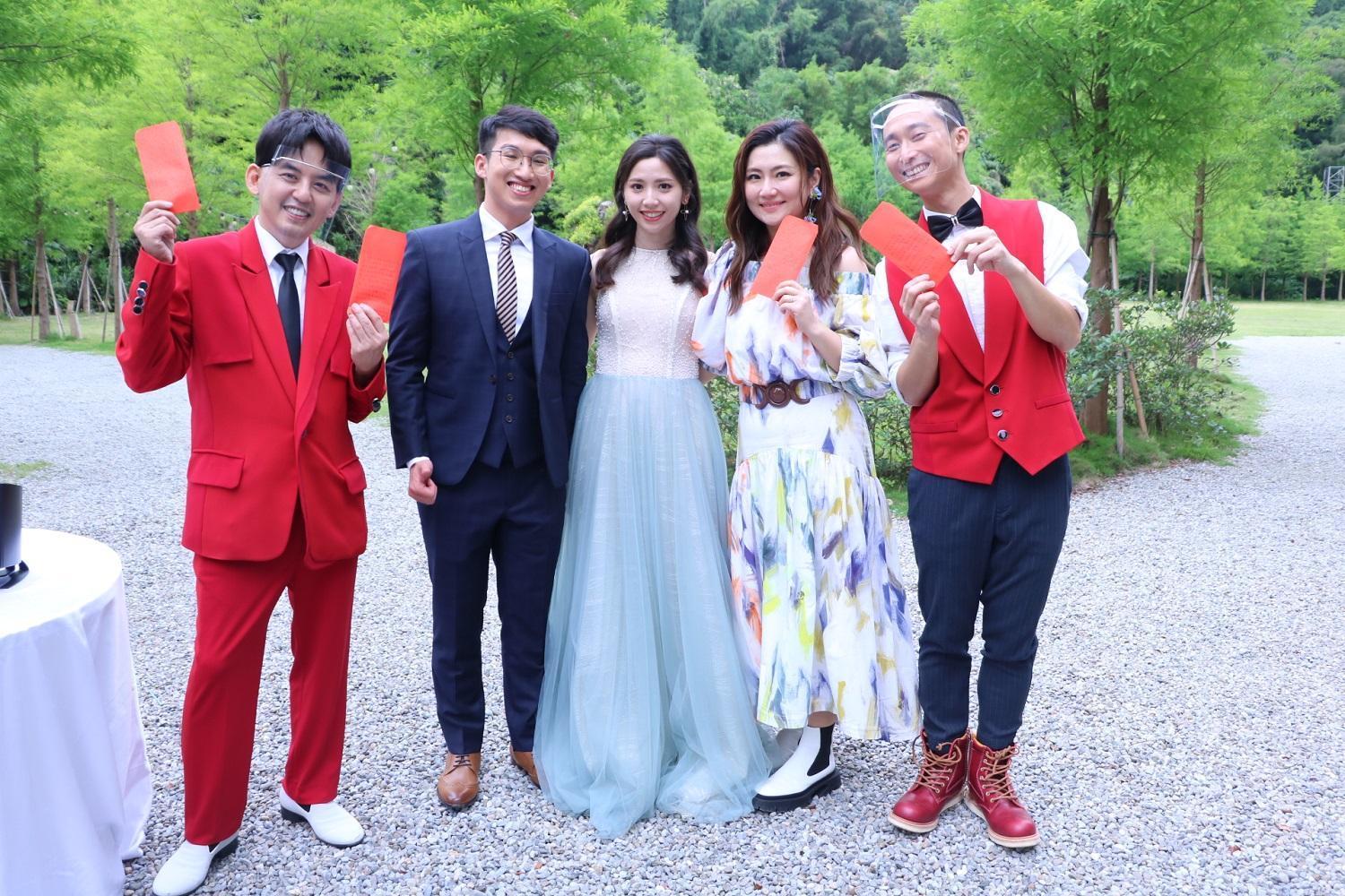 Selina在節目《婚禮歌手》中開唱,祝福粉絲新婚。(東森綜合提供)