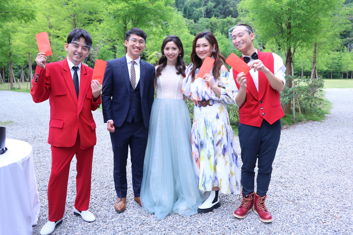 Selina在節目《婚禮歌手》中開唱，祝福粉絲新婚。（東森綜合提供）
