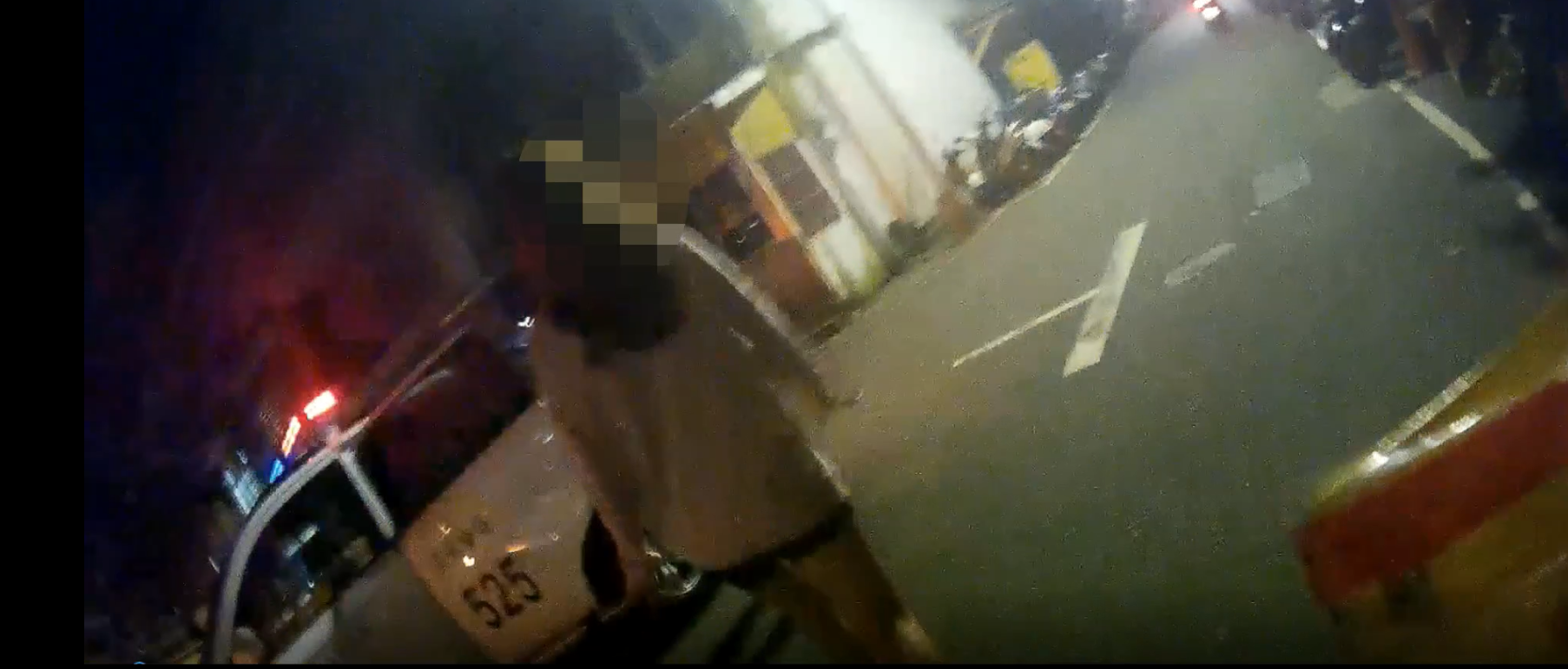 楊姓泰籍男子被帶返派出所偵辦。（翻攝畫面）