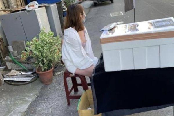 照片曝光後引發網民暴動,不少人喊著要去「吃壽司」。(翻攝「爆廢公社」)
