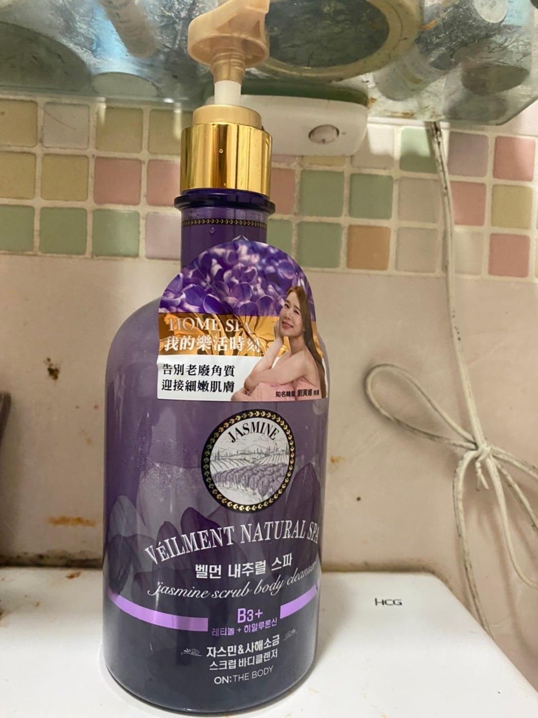 這款網友大推的韓國品牌沐浴乳是「茉莉花以色列」香氣,容量600g,寶雅購網官網價格為新台幣598元。(翻攝「愛逛寶雅POYA 好物分享」)