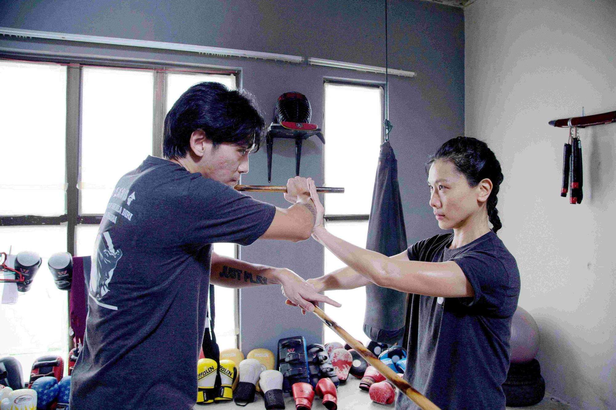 導演陳翠梅本想邀金馬影后楊雁雁演出女主角,最後決定「自肥」演出,因為可以一邊拍戲、一邊習武。(海鵬提供)
