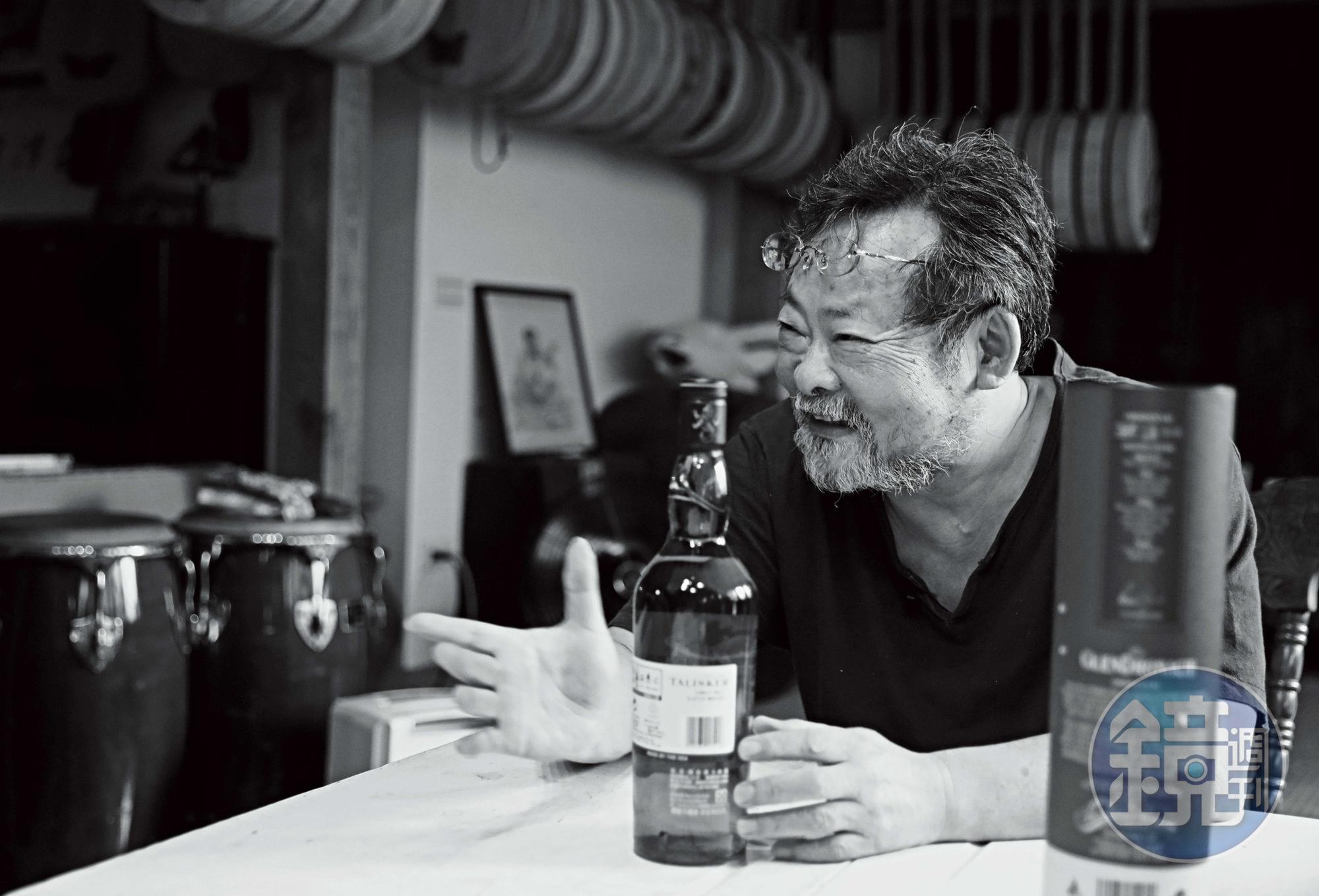 陳明章（圖）曾戒酒8年，近年又開始能喝幾杯。不過他不喜歡和不熟識的人應酬，幾乎只與好友導演林正盛小酌。