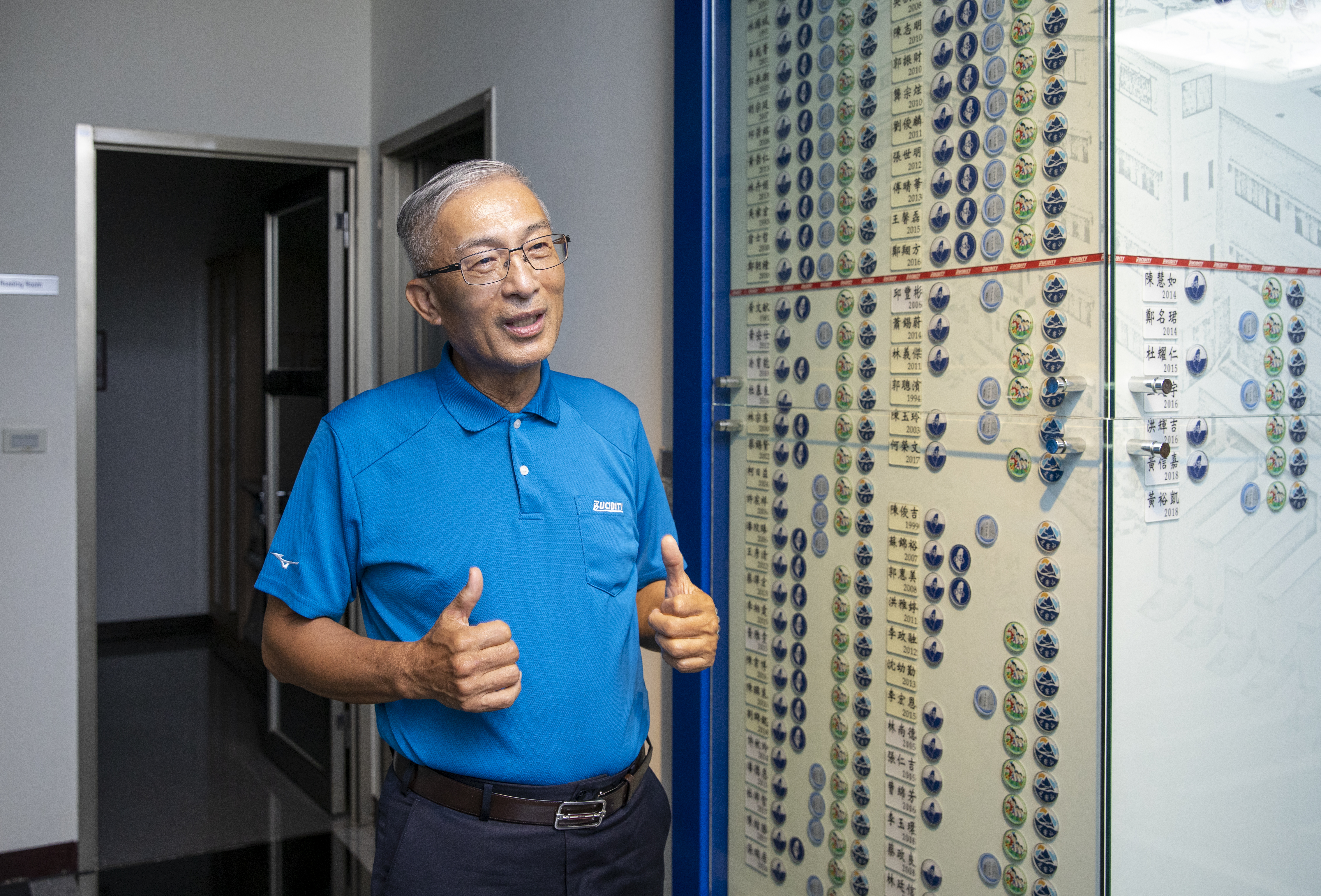 黃文献說，只要順利完成5大運動中，最基礎的滑龍舟、爬尾寮山2項，員工名字就會被登記公司大廳的戰功牆上。