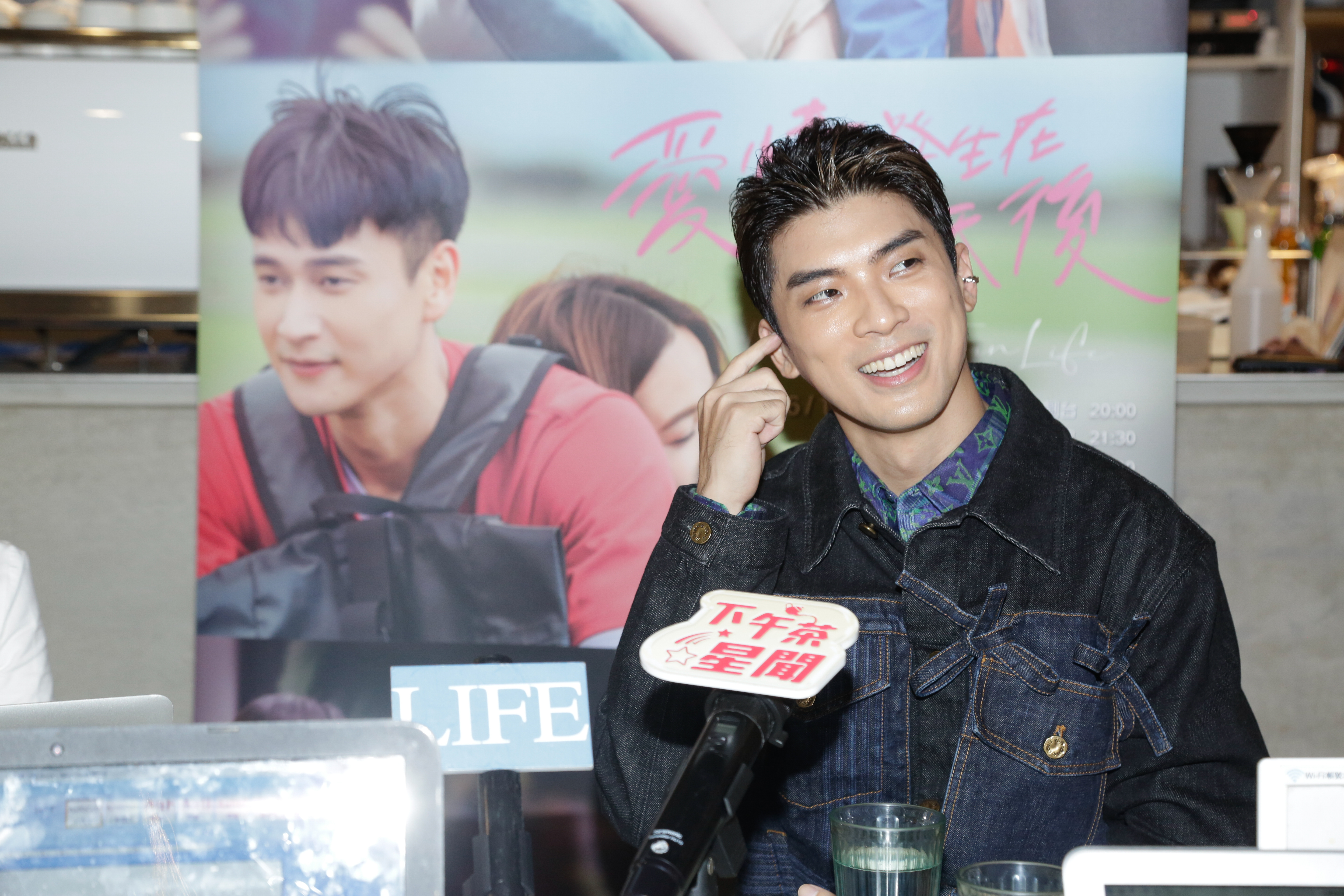 林哲熹演出演藝事業起步不順的新人，和剛出道的自己有些相似。