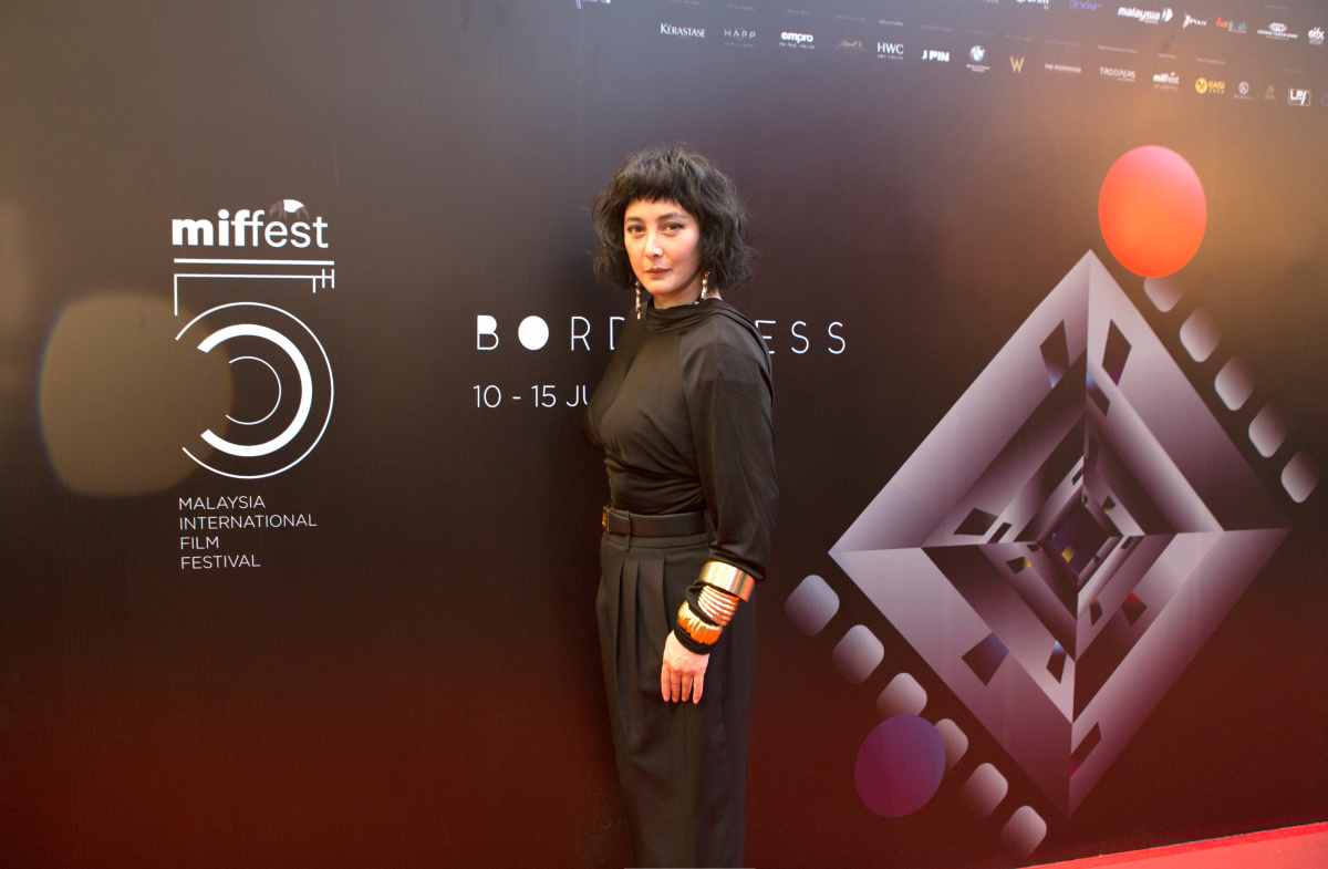 何超儀闊別3年後,帶著演出的電影《Edge of the World》,回到故事起源地馬來西亞。(852 Films提供)