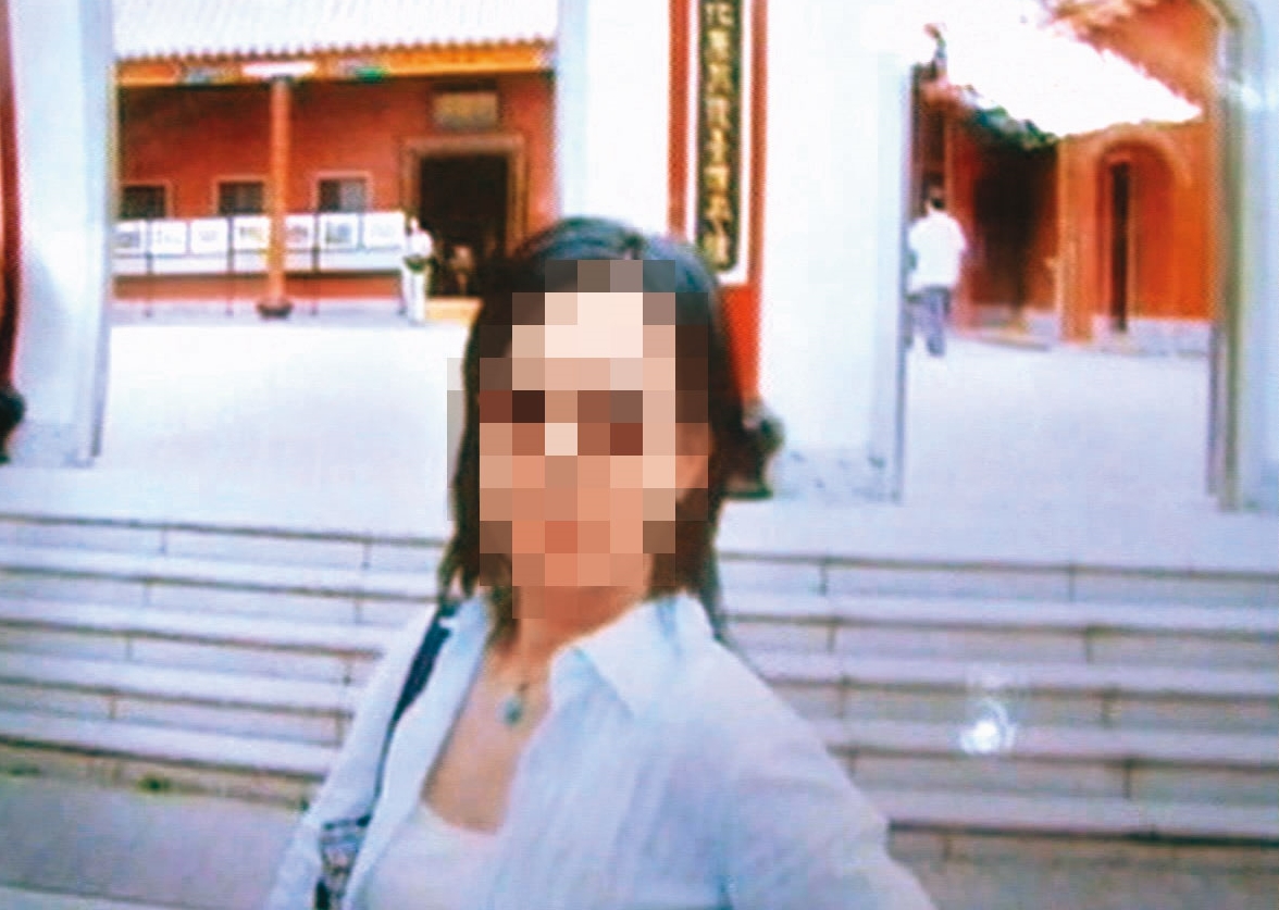 從事外籍教師仲介工作的邱婦(圖)慘遭設局殺害,銀行存款也被凶手盜領。(翻攝畫面)