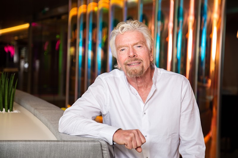 71歲的李察布蘭森是英國億萬富豪和企業家,事業相當成功。(翻攝臉書)