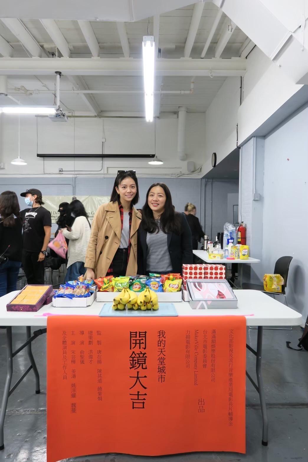 《我的天堂城市》女主角宋芸樺(左)、導演俞聖儀(右)兩人合作愉快。(力揚電影、滿滿額娛樂提供)