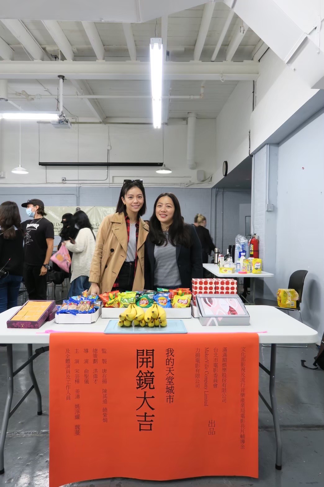 《我的天堂城市》女主角宋芸樺(左)、導演俞聖儀(右)兩人合作愉快。(力揚電影、滿滿額娛樂提供)