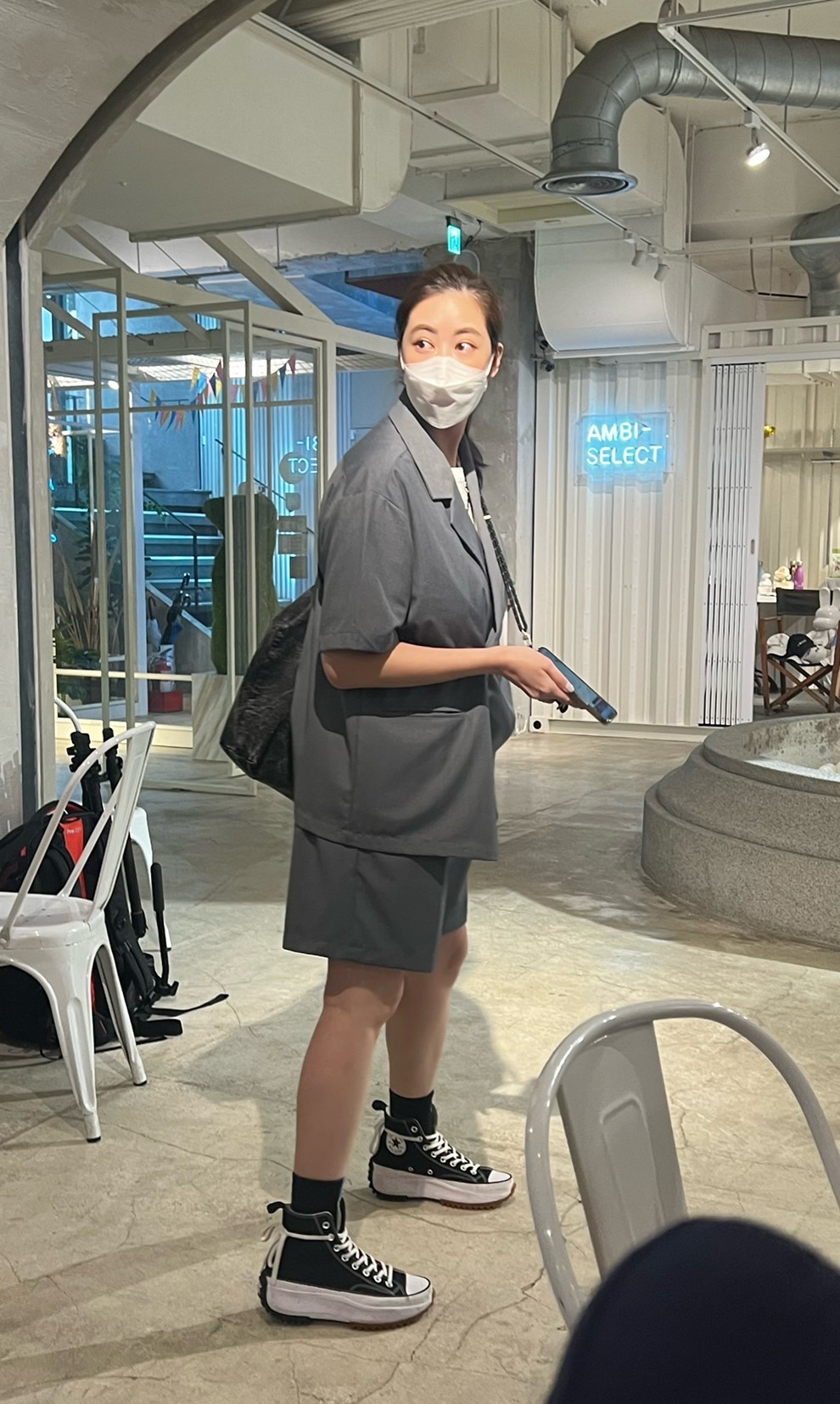林哲熹的模特兒女友Cindy今天低調愛相隨。（讀者提供）