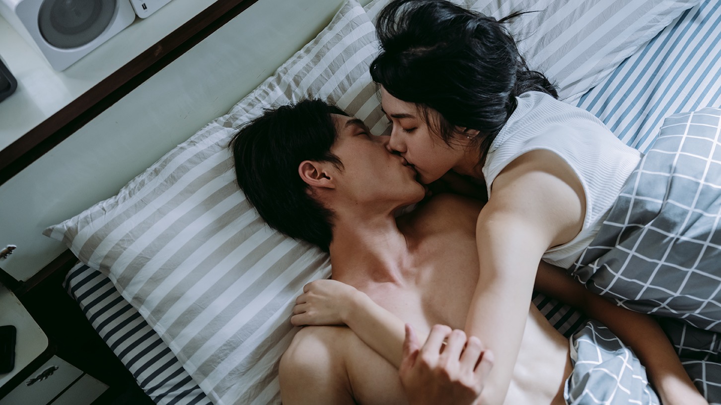 何思靜與唐綸飾演一對苦命鴛鴦，雖第一次合作，演出親熱戲也很有默契。（影格電影提供）