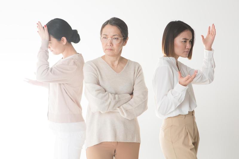 一名女網友表示，準婆婆對於自己的態度像是審問犯人，感受非常差。（示意圖，翻攝自Photo-AC）