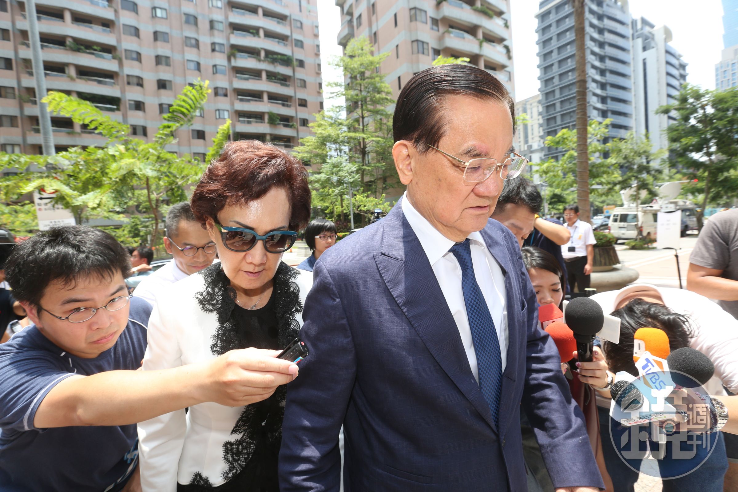 連戰近年健康狀況亮紅燈，夫人連方瑀透露今年6月幸好遇上俠女教授相助，否則可能天人永隔。（本刊資料照）＋