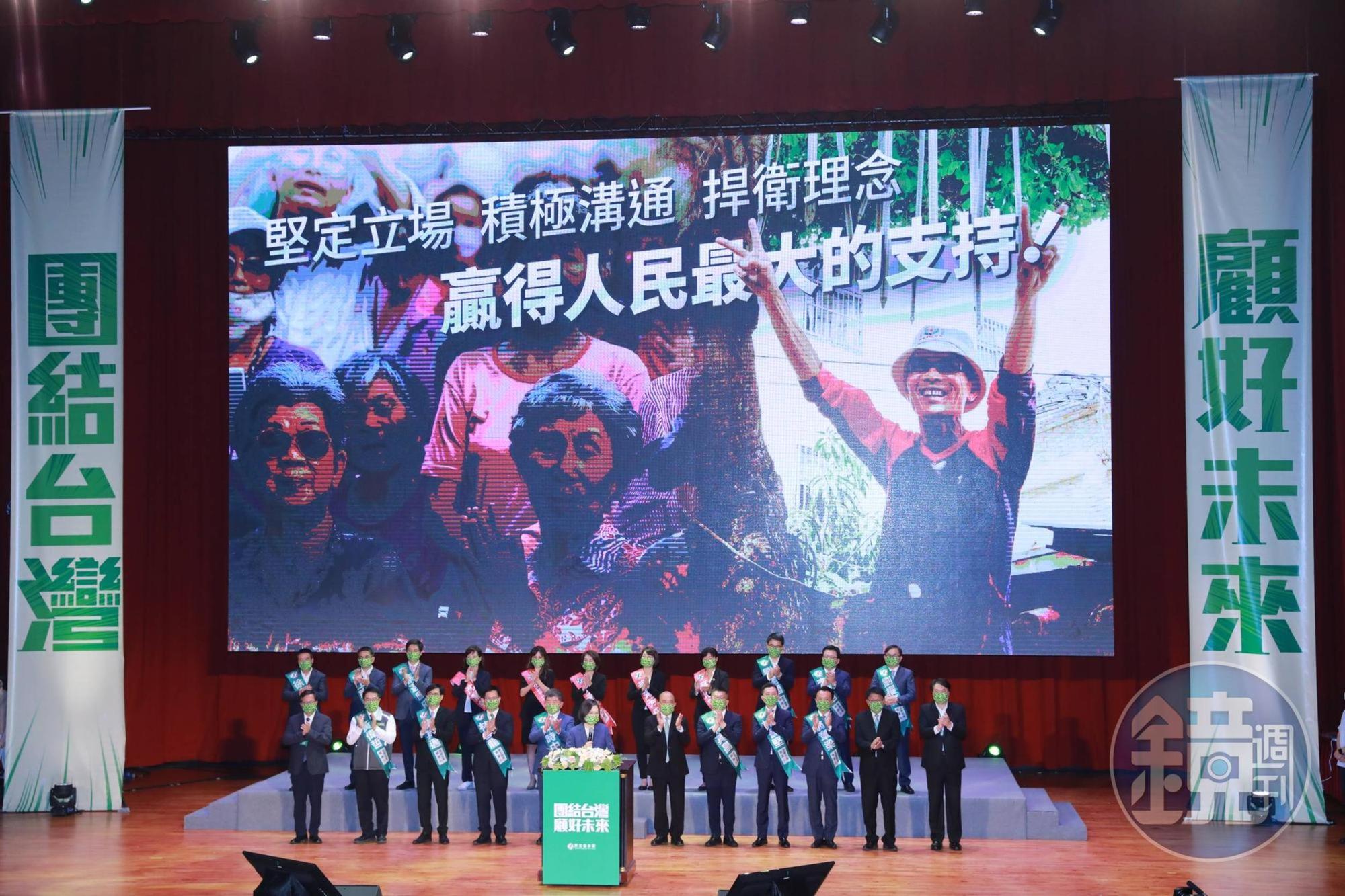 民進黨今(17日)召開第20屆第1次全國黨員代表大會,並舉行兩年一度的中執委、中評委及中常委選舉。