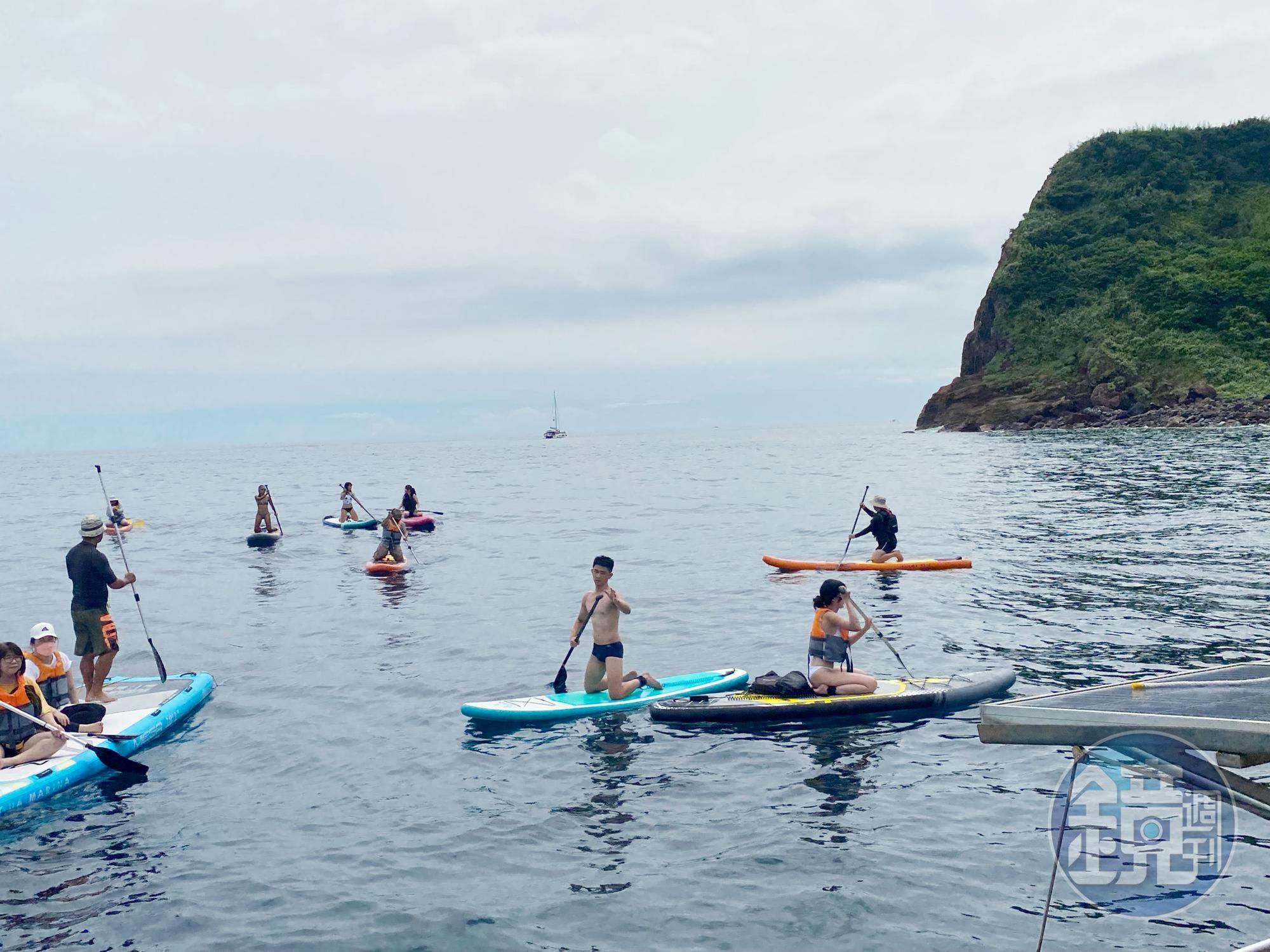 夏季住客可加購眺望龜山島、牛奶海及體驗立槳出海遊程,2人即可成行,滿10人發船。