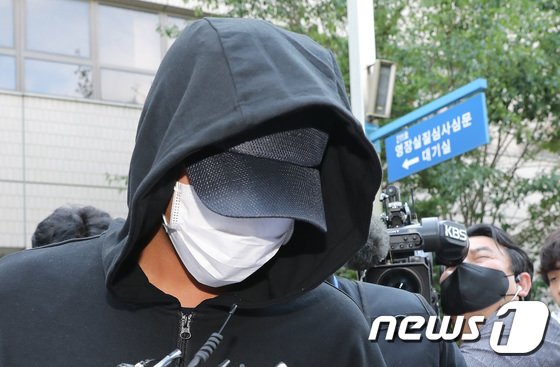 凶嫌被捕，但否認故意把女大生推下樓。（翻自《NEWS 1》）