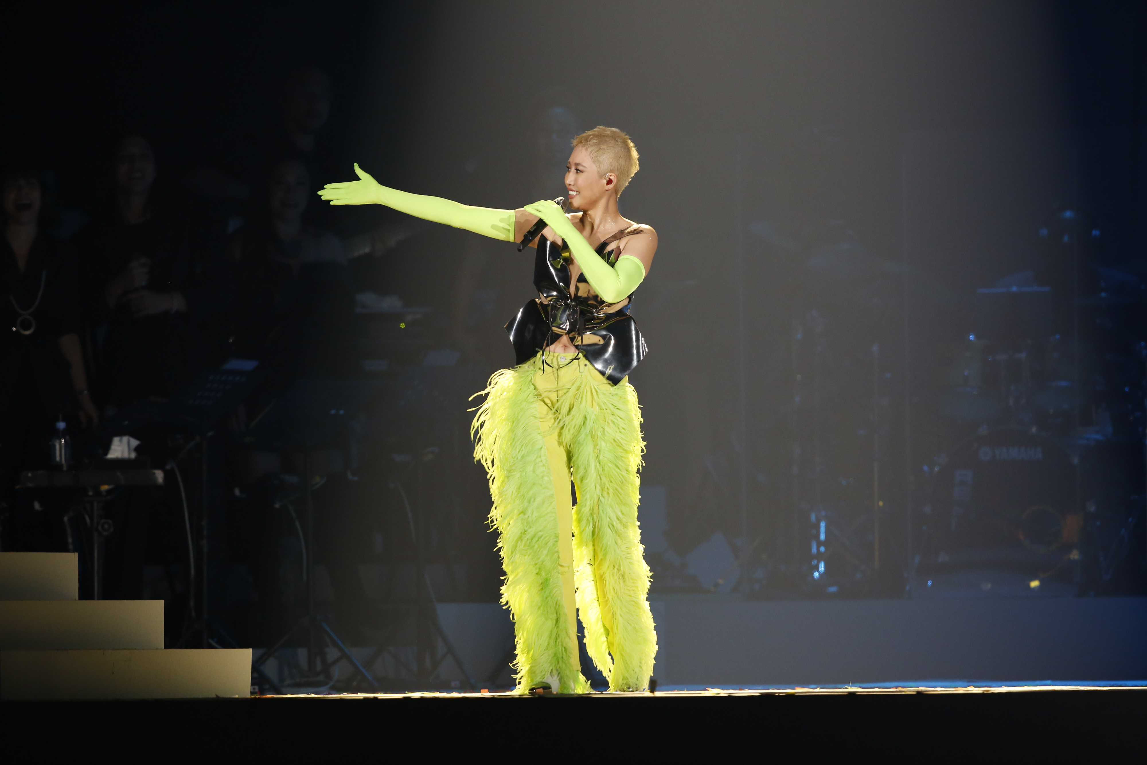 A-Lin激短髮登小巨蛋，自曝真髮更短「只有一吋」，內幕有洋蔥。