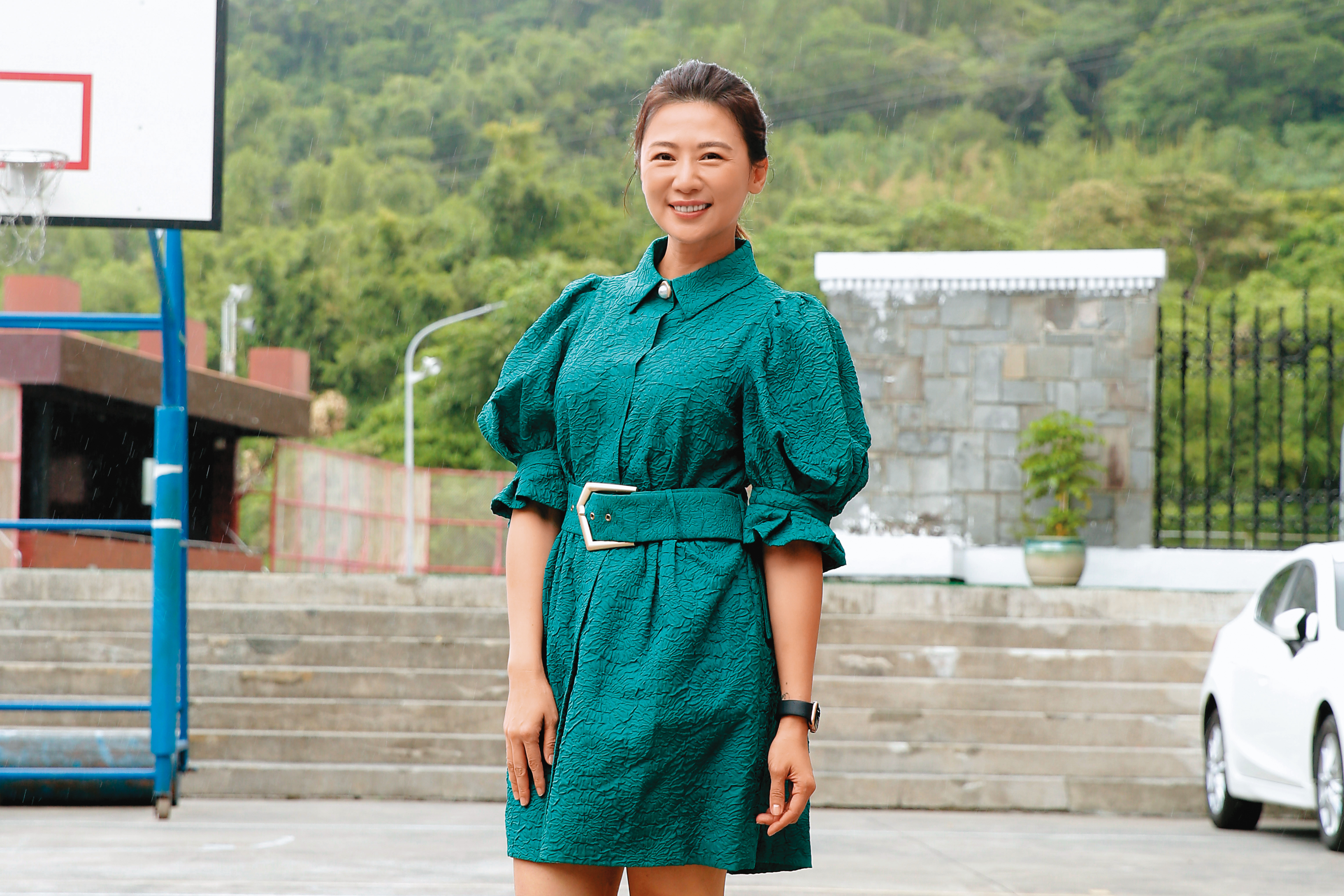 本土戲劇女王連靜雯最近的作品是去年在銘傳大學開拍的新戲《一起一起》,近來傳出她遭網路感情詐騙3,000萬元。