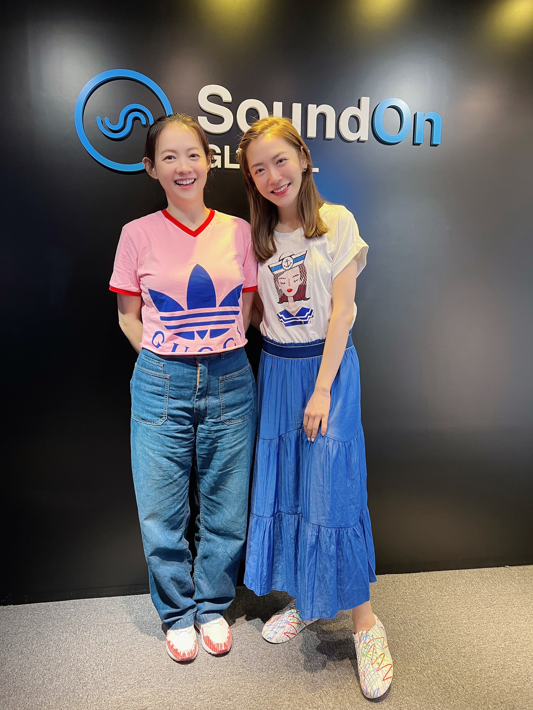 楊千霈(右)主持Podcast《9館不打Yang》節目將邁入1週年。(《9館不打Yang》提供)